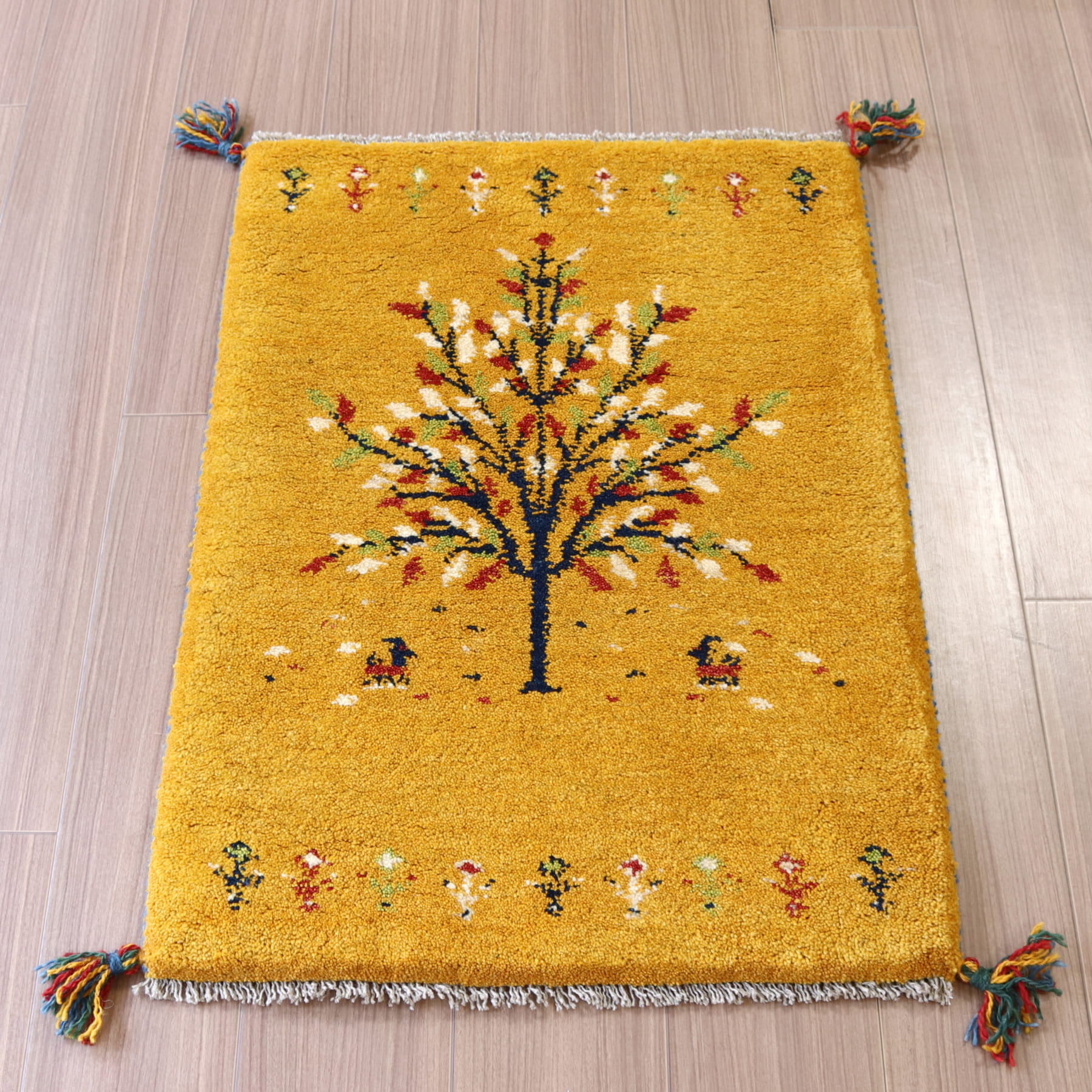 ギャッベ 手織り イラン産 88x62cm イエロー 生命の木と動物