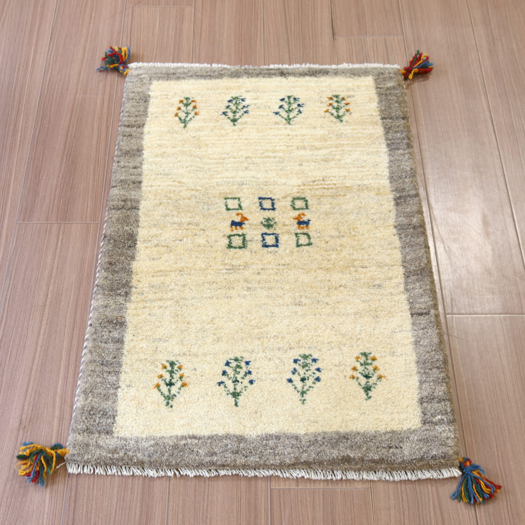 【15%OFF】ギャッベ イラン産手織り　玄関マットサイズ 88x62cm アイボリー＆グレー　生命の木