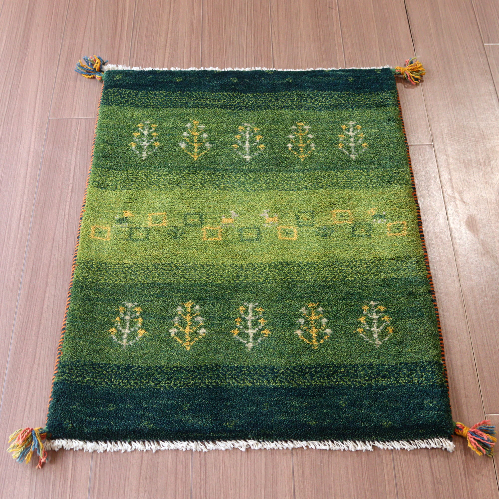 【15%OFF】ギャッベ 手織り イラン産 88x62cm グリーン 植物と羊
