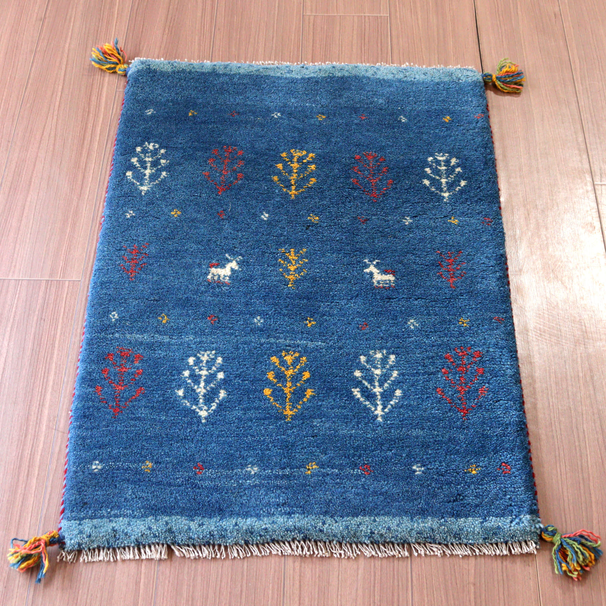 【15%OFF】ギャッベ 手織り イラン産 88x62cm ブルー 植物と動物