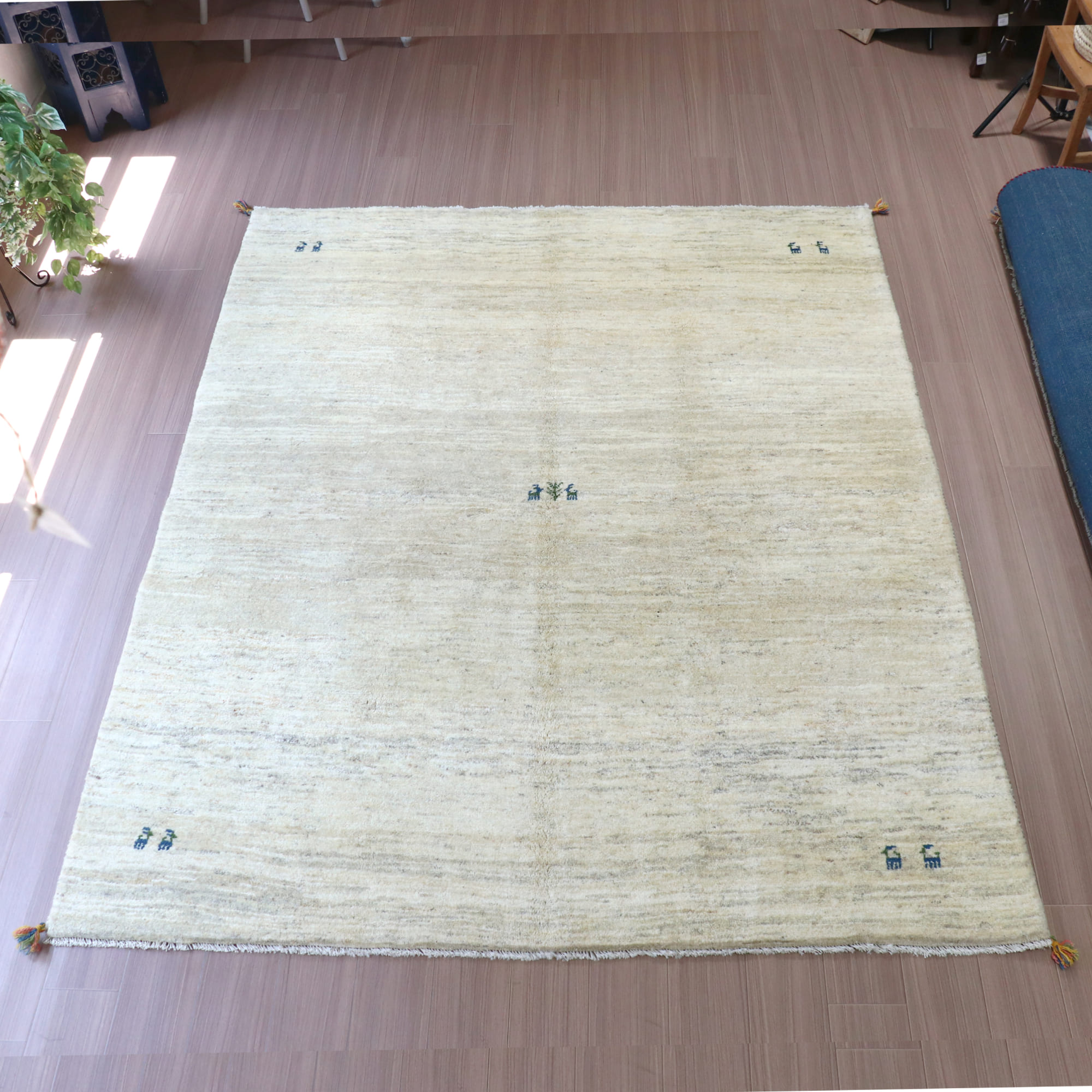 ギャベ ギャッベ イラン産手織り  242x200cm ナチュラルアイボリー　無地　シンプル　動物モチーフ