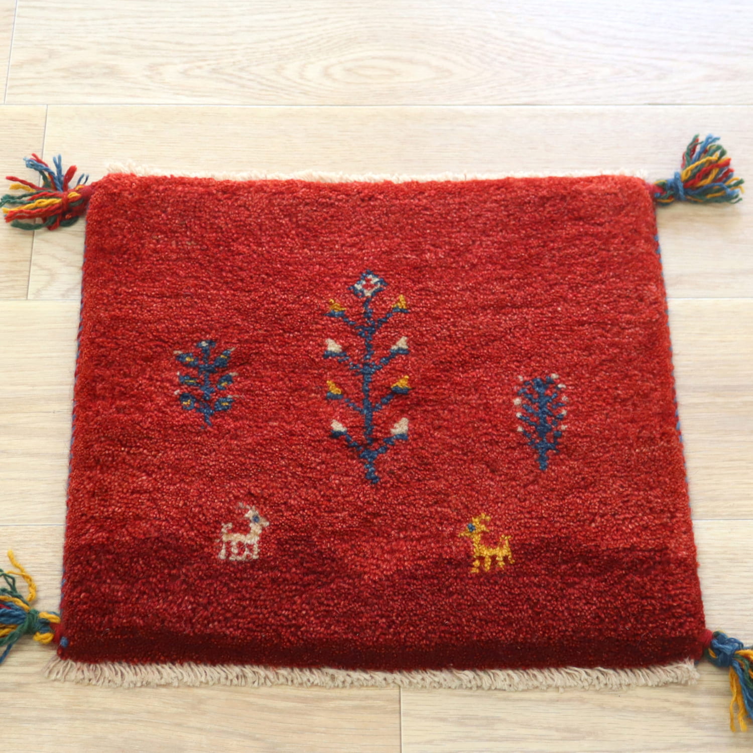 ギャッベ イラン産手織り 座布団サイズ 39x43cm レッド