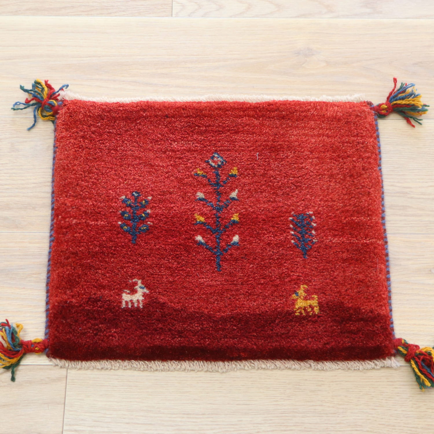ギャッベ イラン産手織り 座布団サイズ 37x45cm レッド