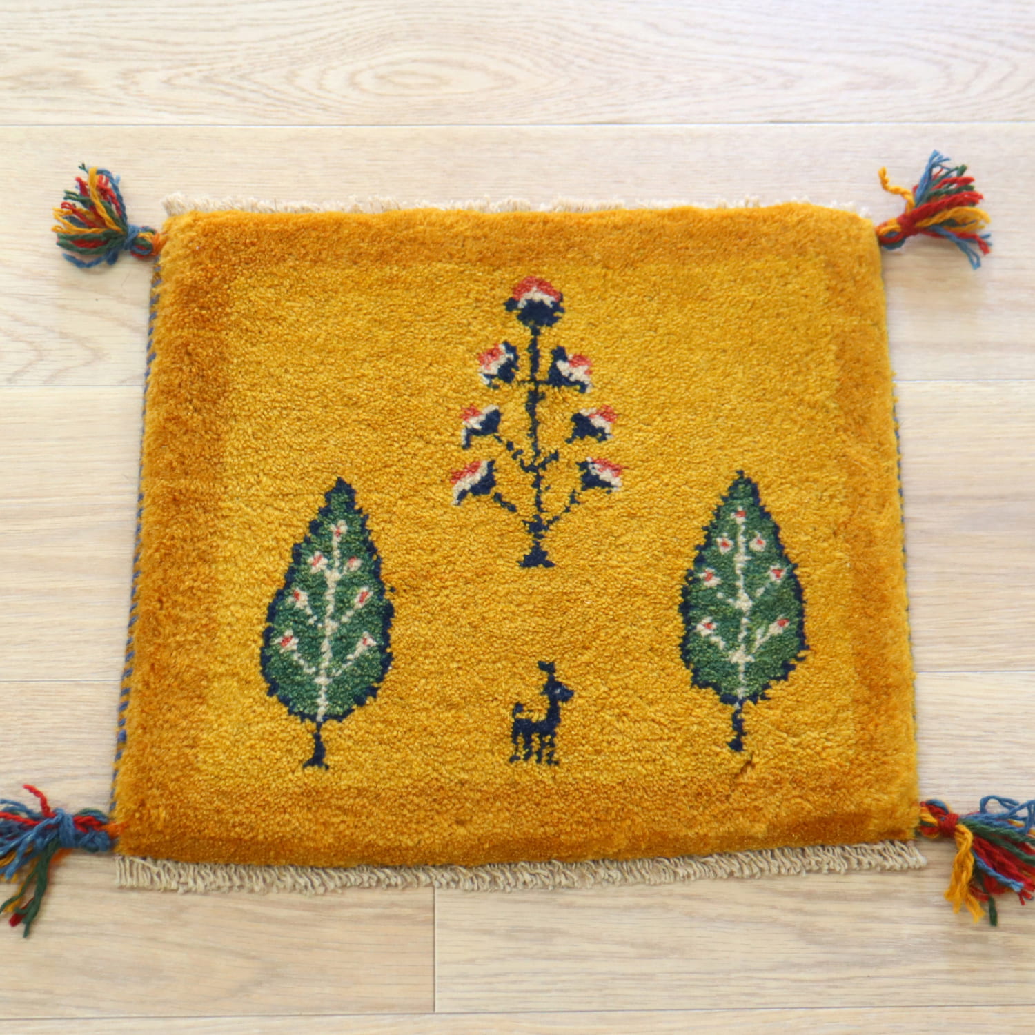 ギャッベ イラン産手織り 座布団サイズ 39x42cm イエローオレンジ　木の葉のような生命の木