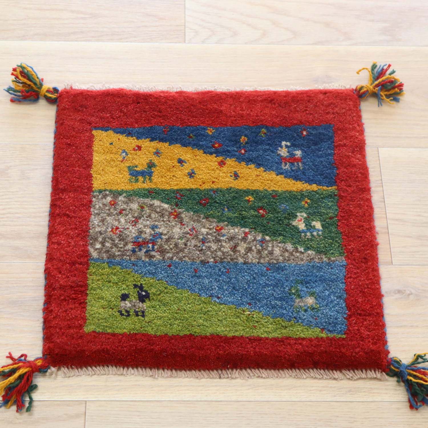 ギャッベ イラン産手織り 座布団サイズ 41x43cm 風景のギャッベ