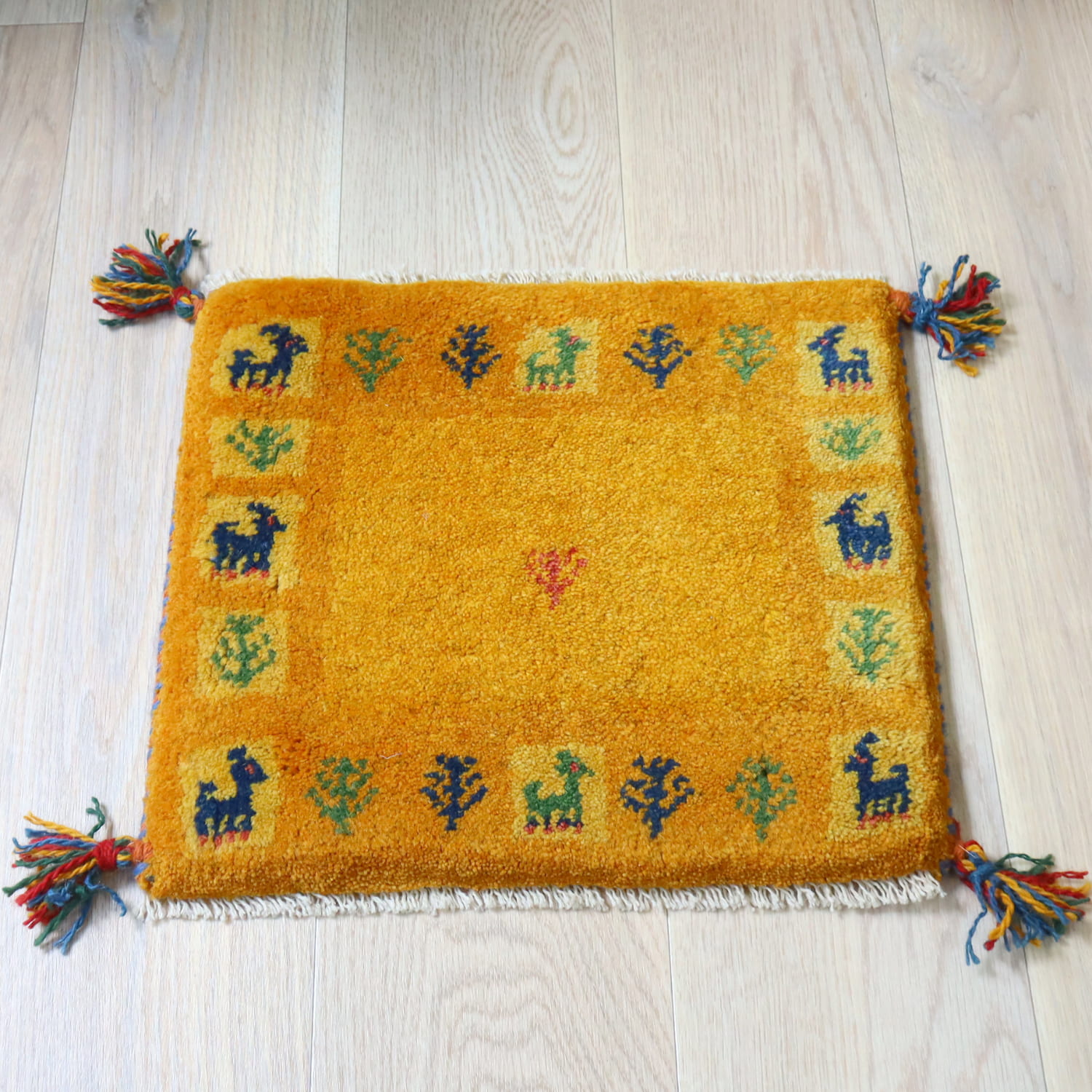 ギャッベ イラン産手織り 座布団サイズ 39x43cm イエローオレンジ　ツートーン