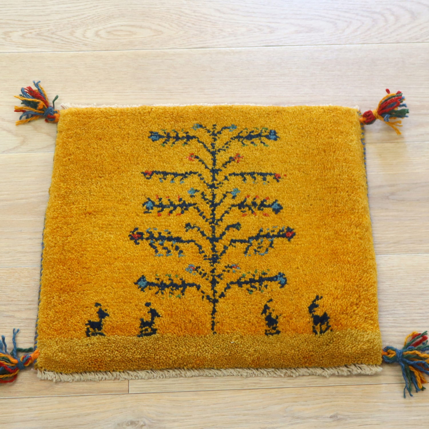 ギャッベ イラン産手織り 座布団サイズ 40x44cm イエロー　枝葉を伸ばす生命の木