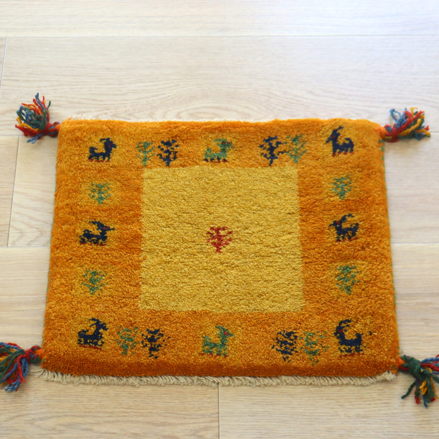 ギャッベ イラン産手織り 座布団サイズ 38x43cm イエローオレンジ
