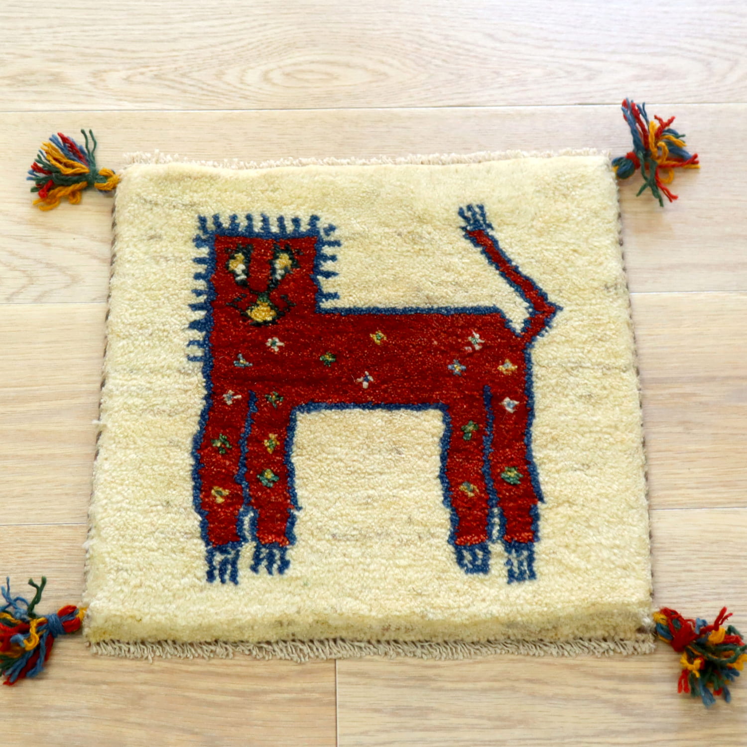 ギャッベ イラン産手織り 座布団サイズ 39x39cm 赤いライオン