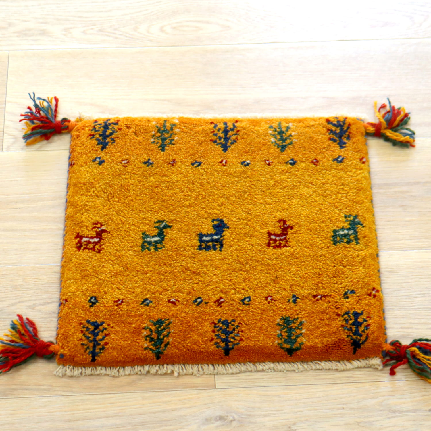 ギャッベ イラン産手織り 座布団サイズ 37x39cm イエローオレンジグラデーション