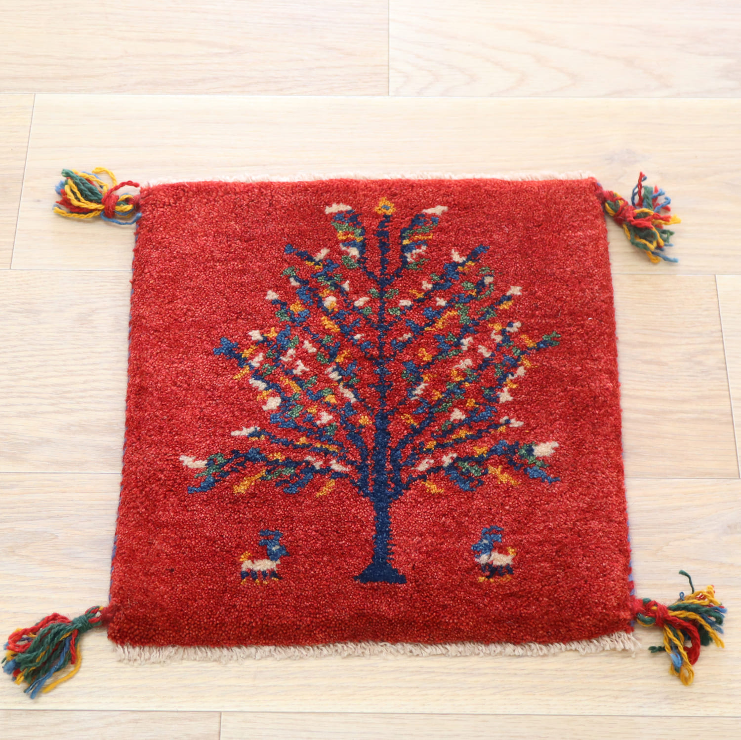 ギャッベ イラン産手織り 座布団サイズ 39x39cm レッド　花をつけた生命の木