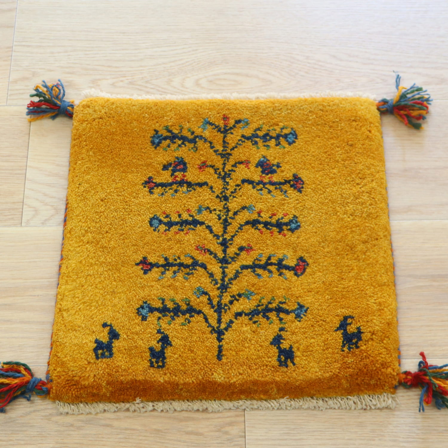 ギャッベ イラン産手織り 座布団サイズ 40x40cm イエロー　枝葉を伸ばす生命の木