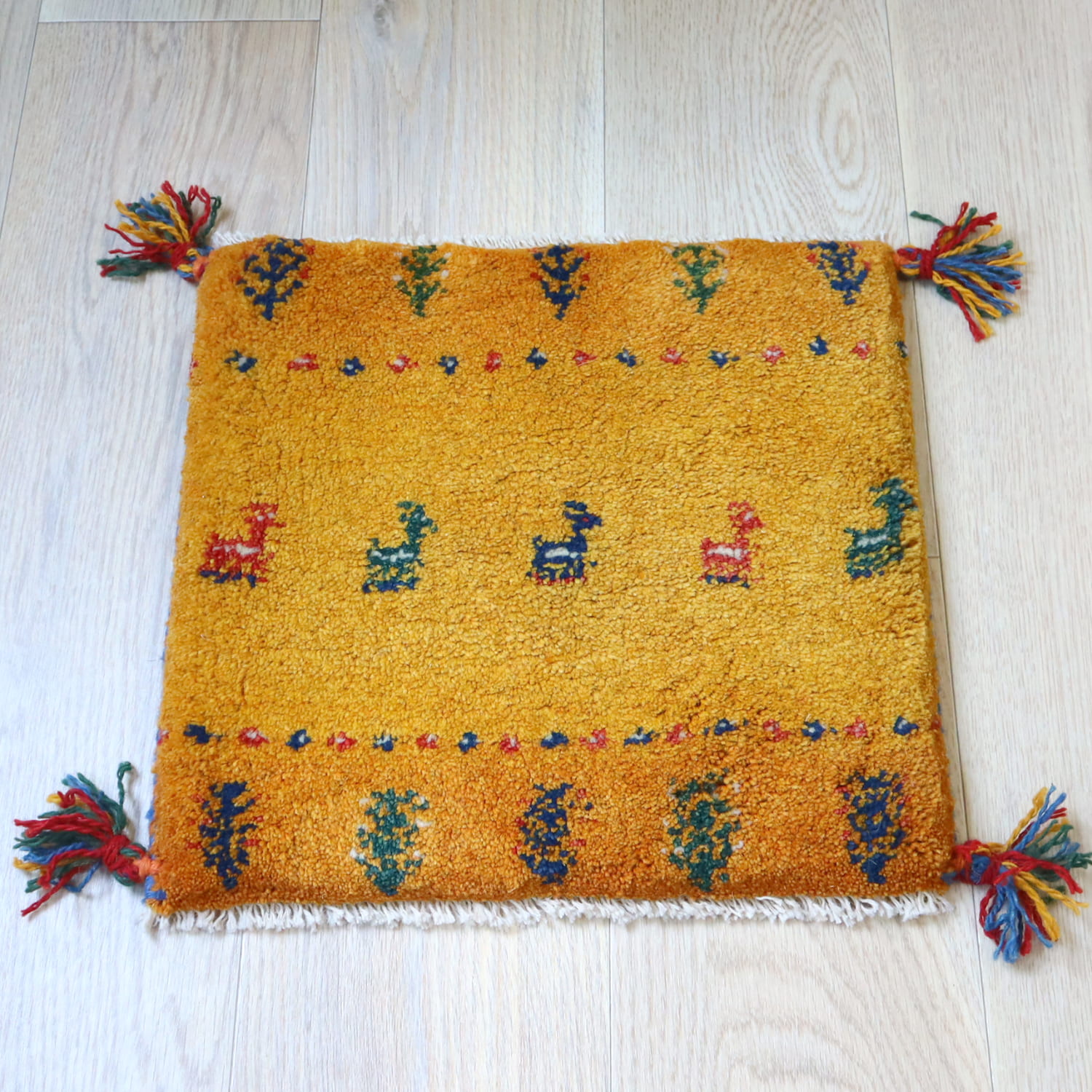 ギャッベ イラン産手織り 座布団サイズ 38x41cm イエローオレンジグラデーション