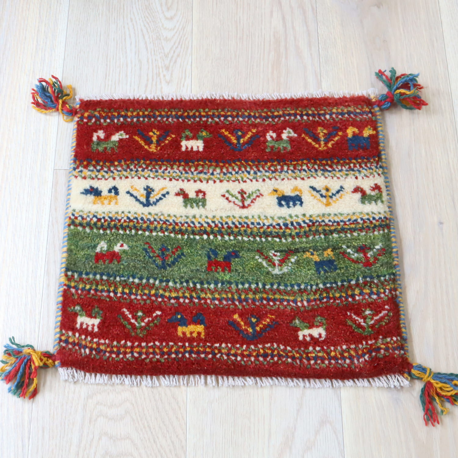 ギャッベ イラン産手織り 座布団サイズ 38x43cm レッド　グリーン　ストライプ