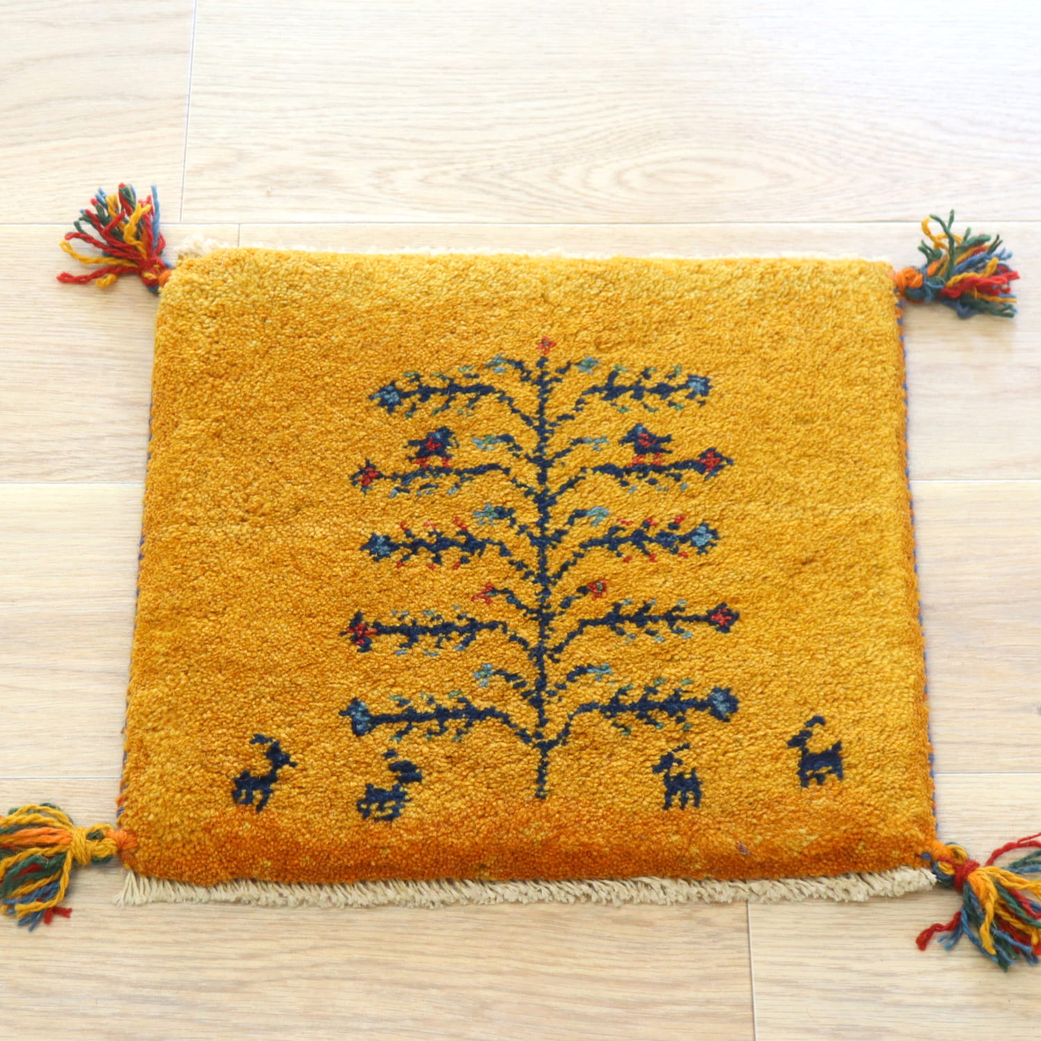 ギャッベ イラン産手織り 座布団サイズ 39x41cm イエロー　枝葉を伸ばす生命の木