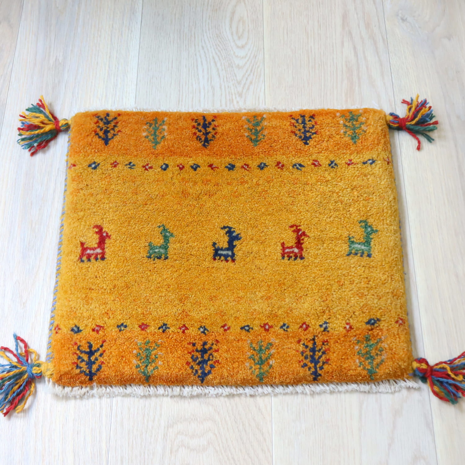 ギャッベ イラン産手織り 座布団サイズ 38x43cm イエローオレンジグラデーション