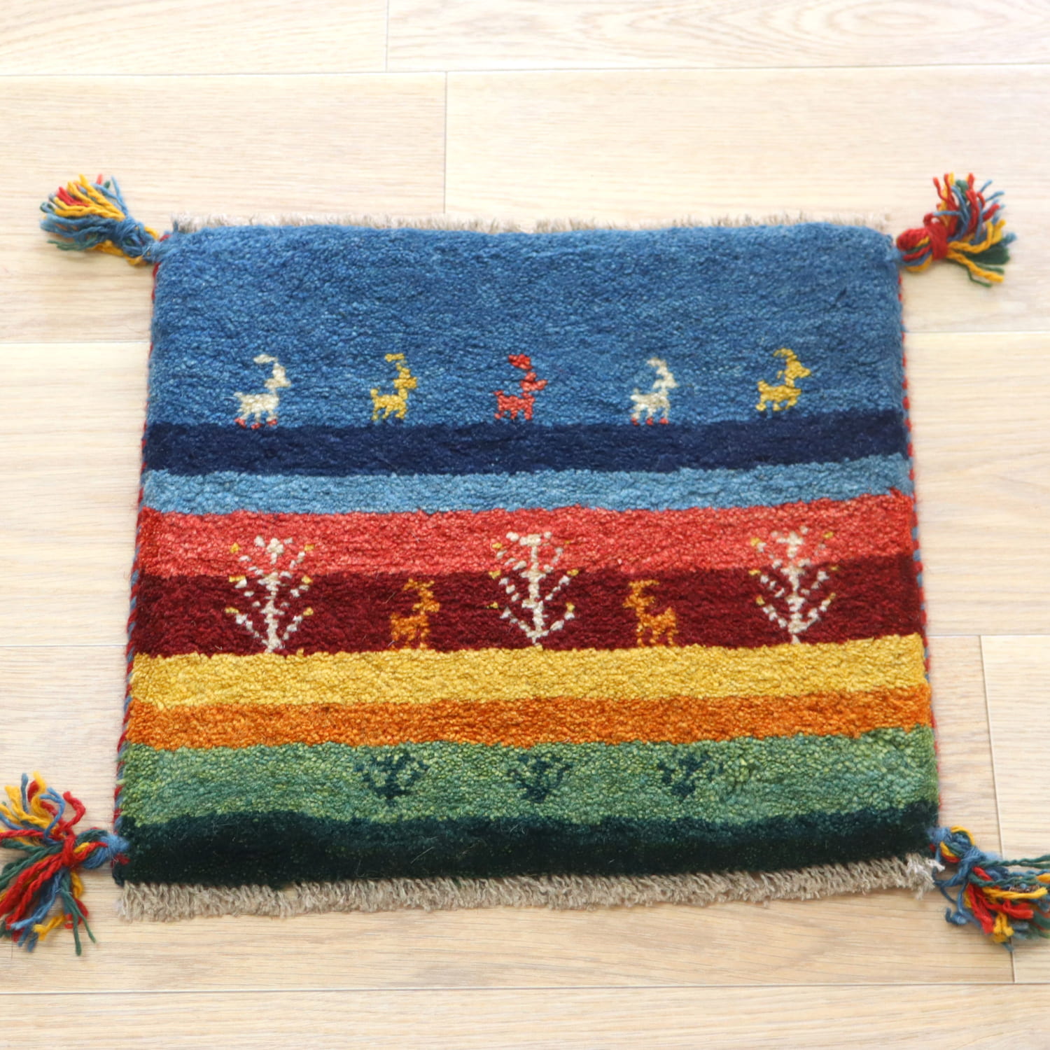 ギャッベ イラン産手織り 座布団サイズ 37x40cm レインボーカラー　風景デザイン