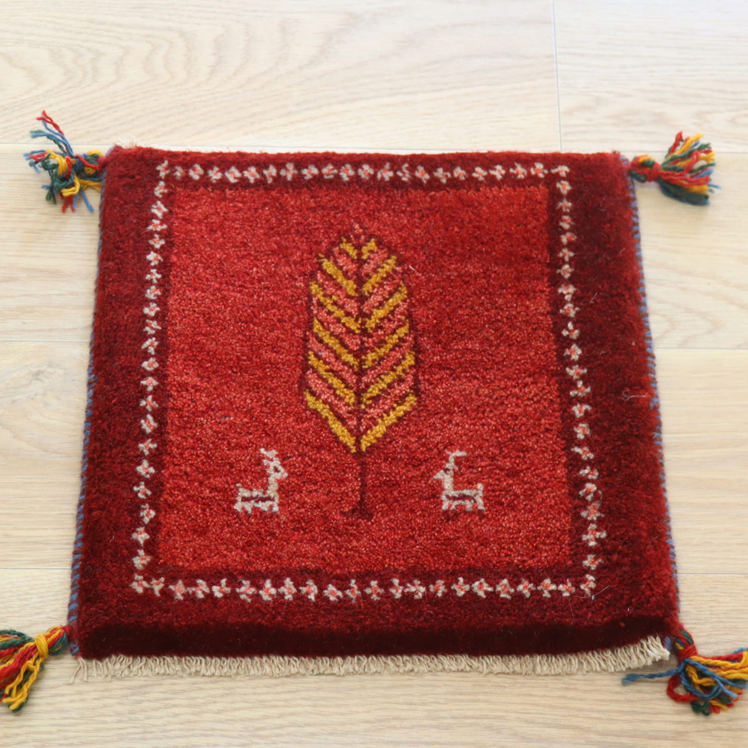 ギャッベ イラン産手織り 座布団サイズ 41x41cm レッド　木の葉のような生命の木