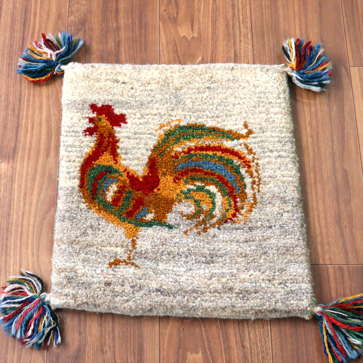 【15%OFF】ギャッベ イラン産手織り 座布団サイズ 39×35cm ナチュラルアイボリー カラフルなニワトリ