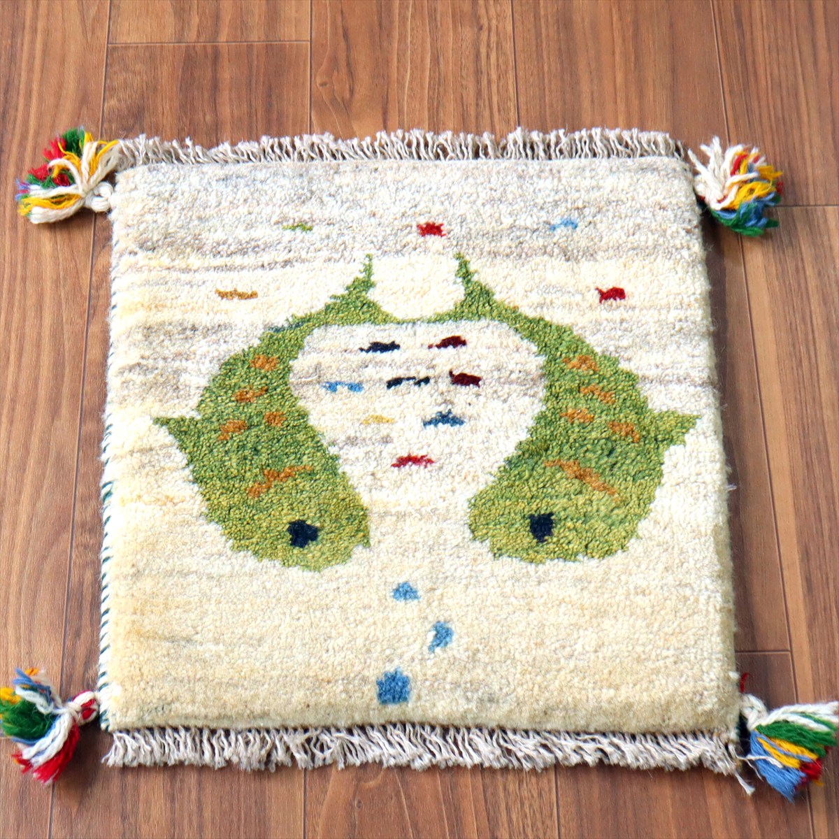 【15%OFF】ギャッベ イラン産手織り 座布団サイズ 43×40cm ナチュラルアイボリー 向かい合うサメ