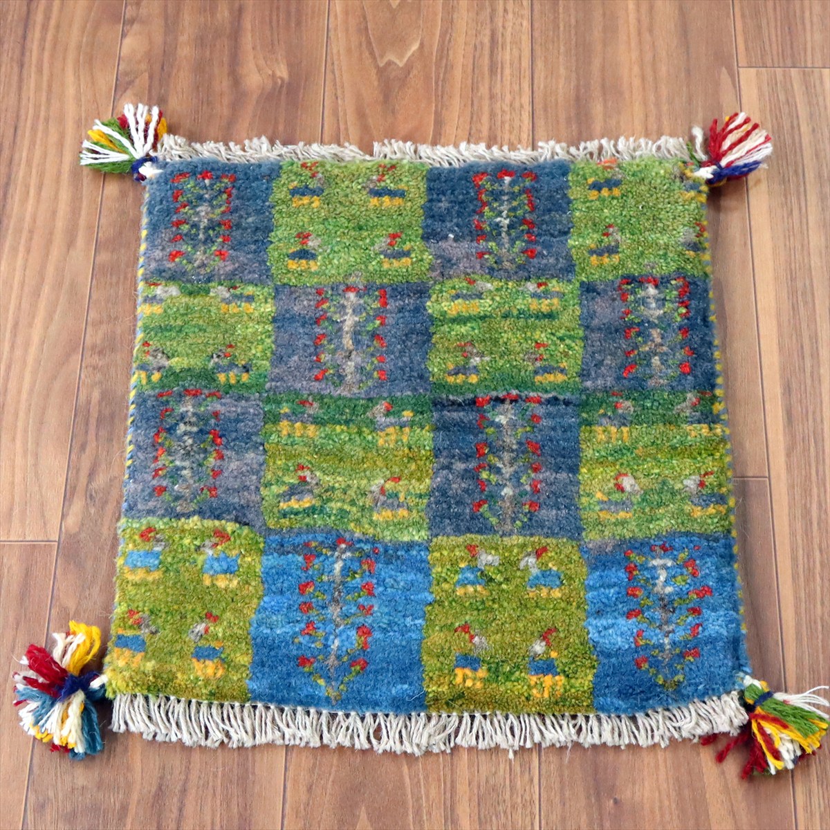 【15%OFF】ギャッベ イラン産手織り 座布団サイズ 40×38cm カラフルタイル 動物と生命の木