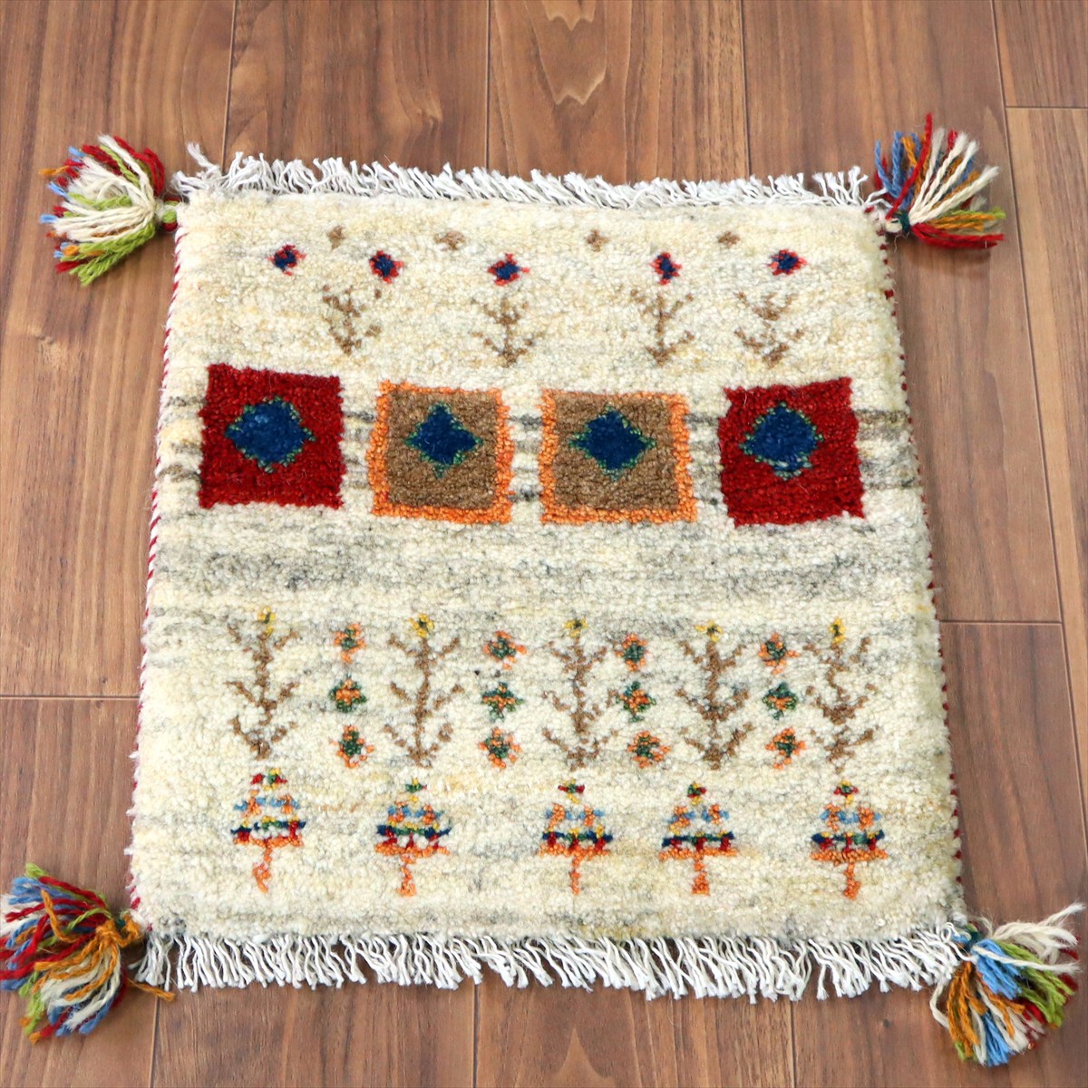 【15%OFF】ギャッベ イラン産手織り 座布団サイズ 43×40cm ナチュラルアイボリー 生命の木