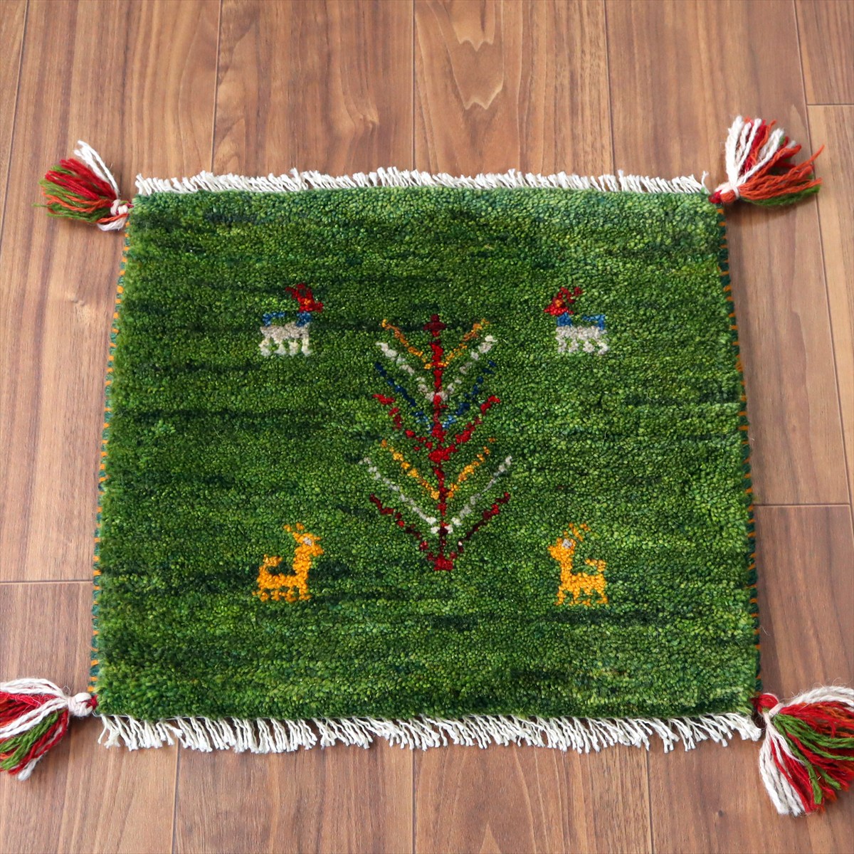 【15%OFF】ギャッベ イラン産手織り 座布団サイズ 41×45cm グリーン 生命の木と動物