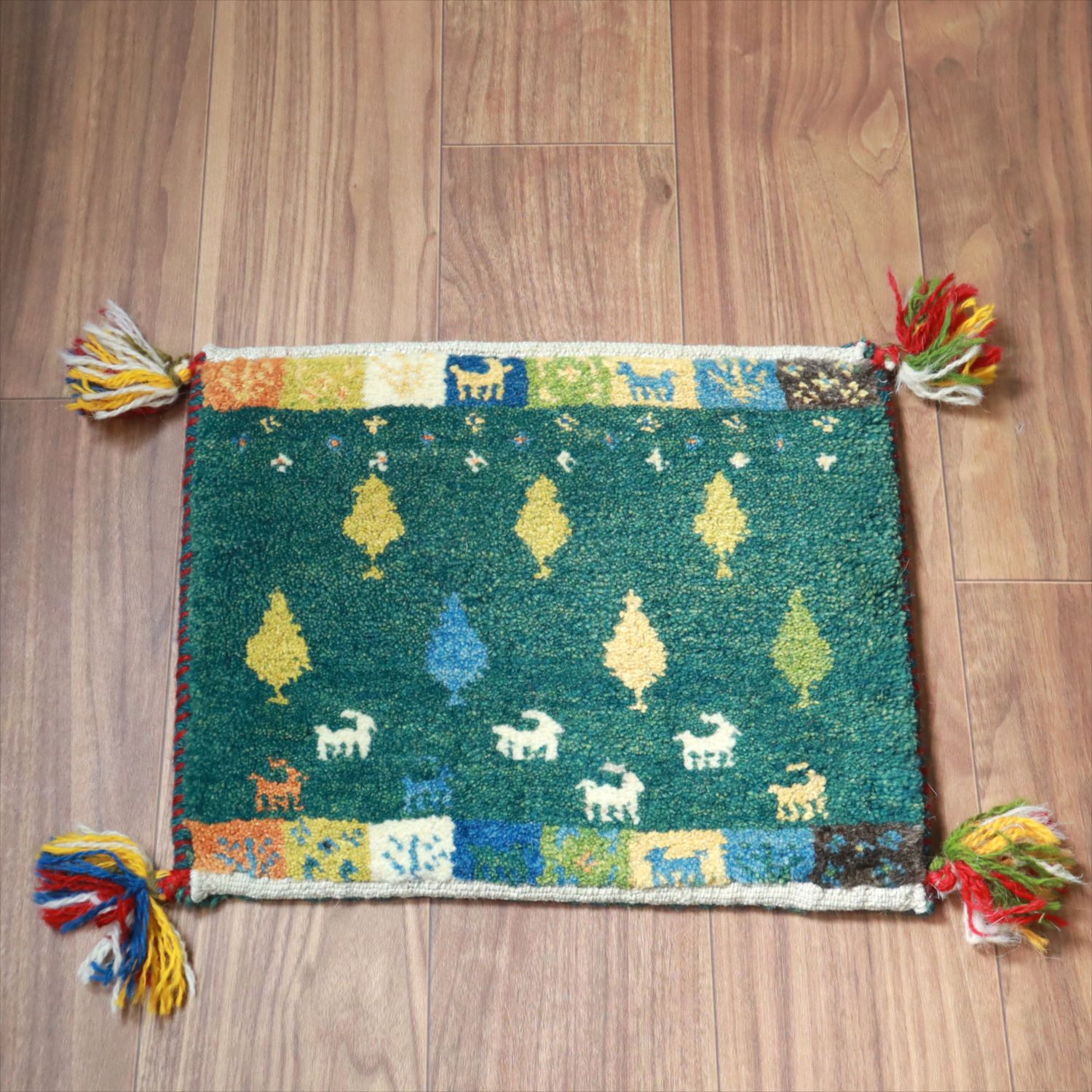 ギャッベ イラン産手織り 座布団サイズ 35x42cm グリーン