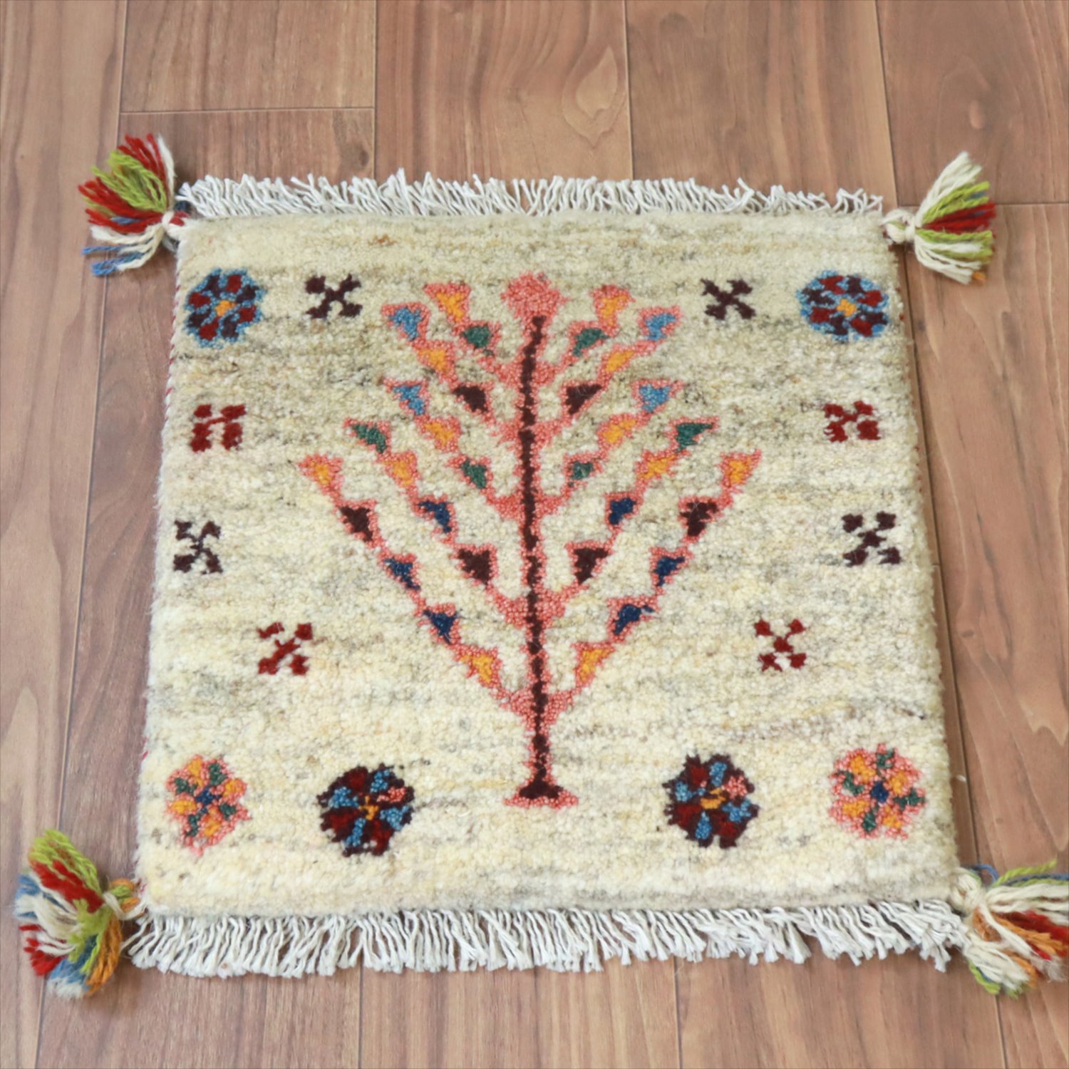 ギャッベ イラン産手織り 座布団サイズ 41x40cm ナチュラルアイボリー