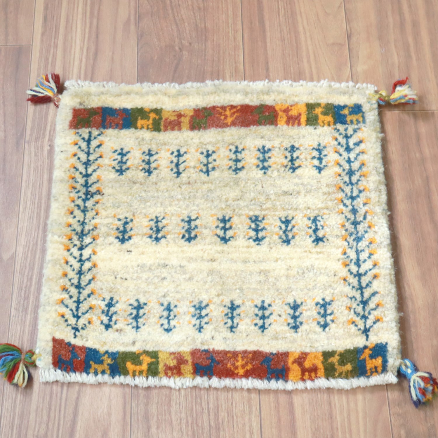 ギャッベ イラン産手織り 座布団サイズ 38x39cm ナチュラルアイボリー