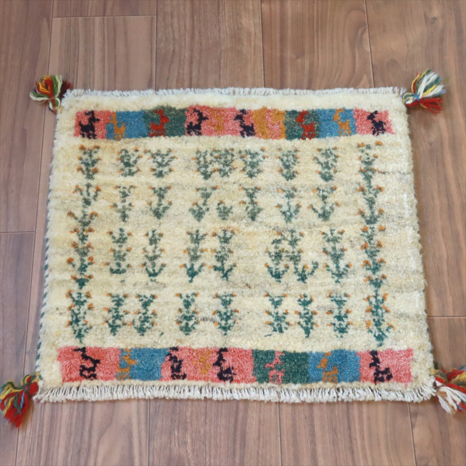 ギャッベ イラン産手織り 座布団サイズ 39x47cm ナチュラルアイボリー