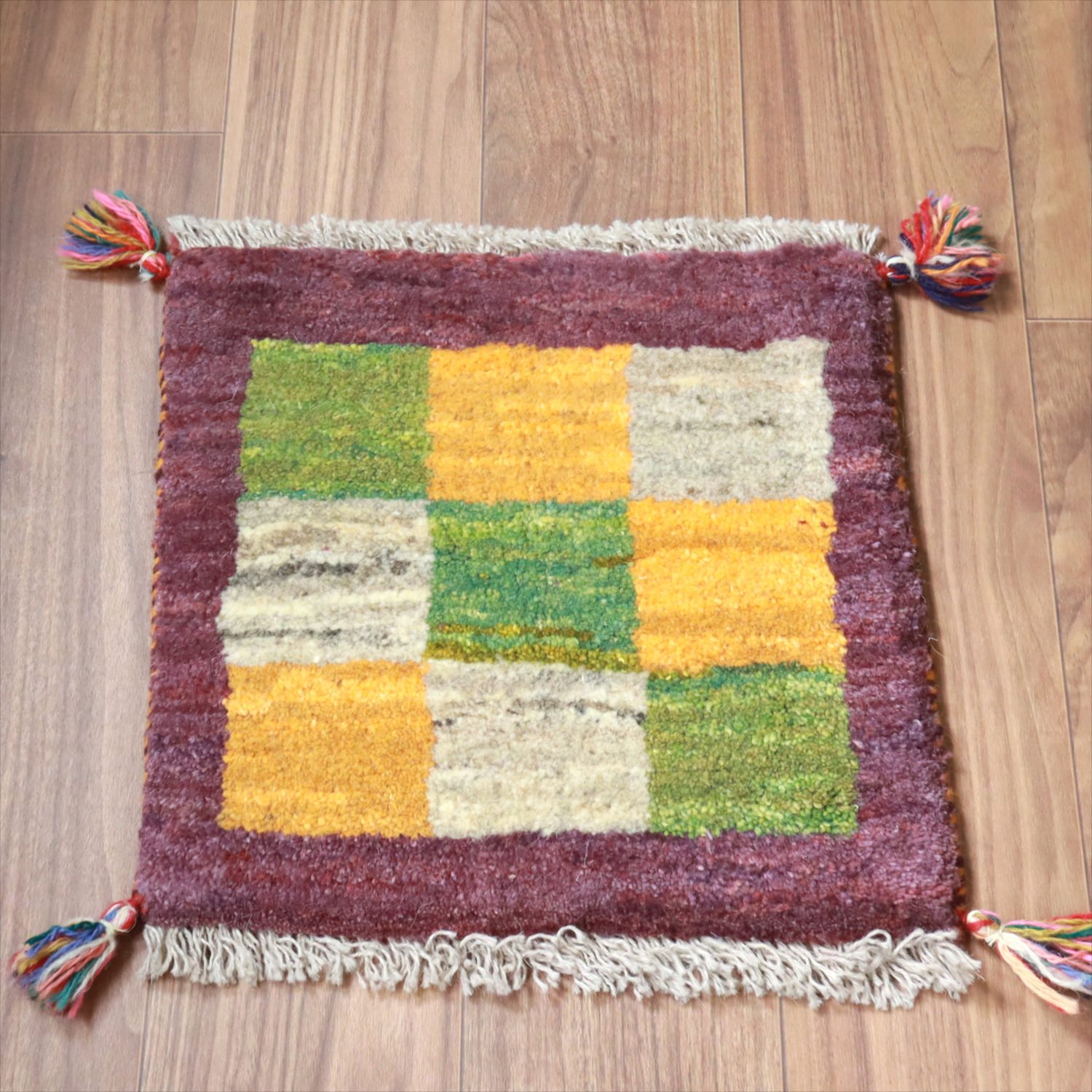ギャッベ イラン産手織り 座布団サイズ 40x40cm イエローとグリーン、赤紫のボーダー