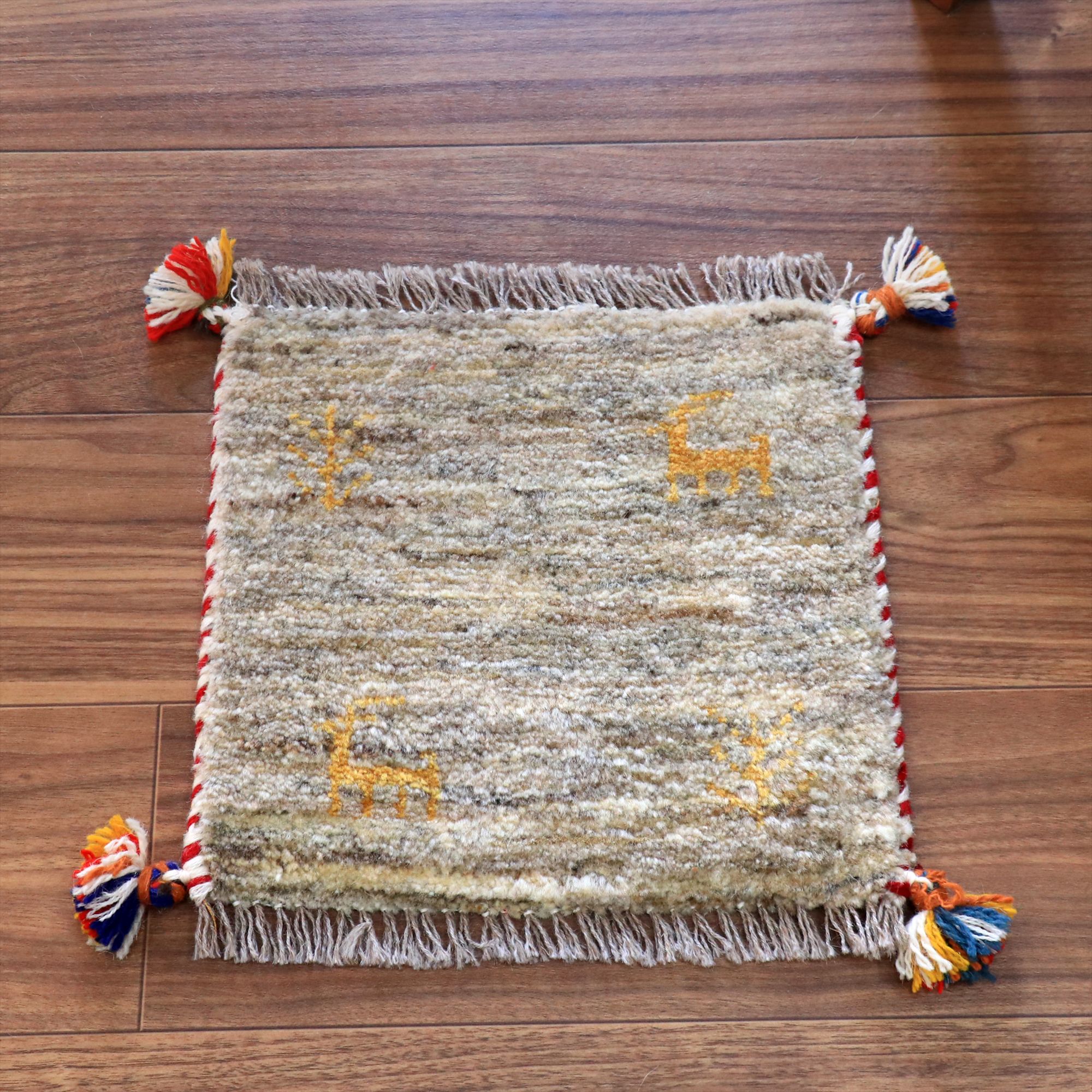 ギャッベ イランの手織り 小さなラグ 30x31cm