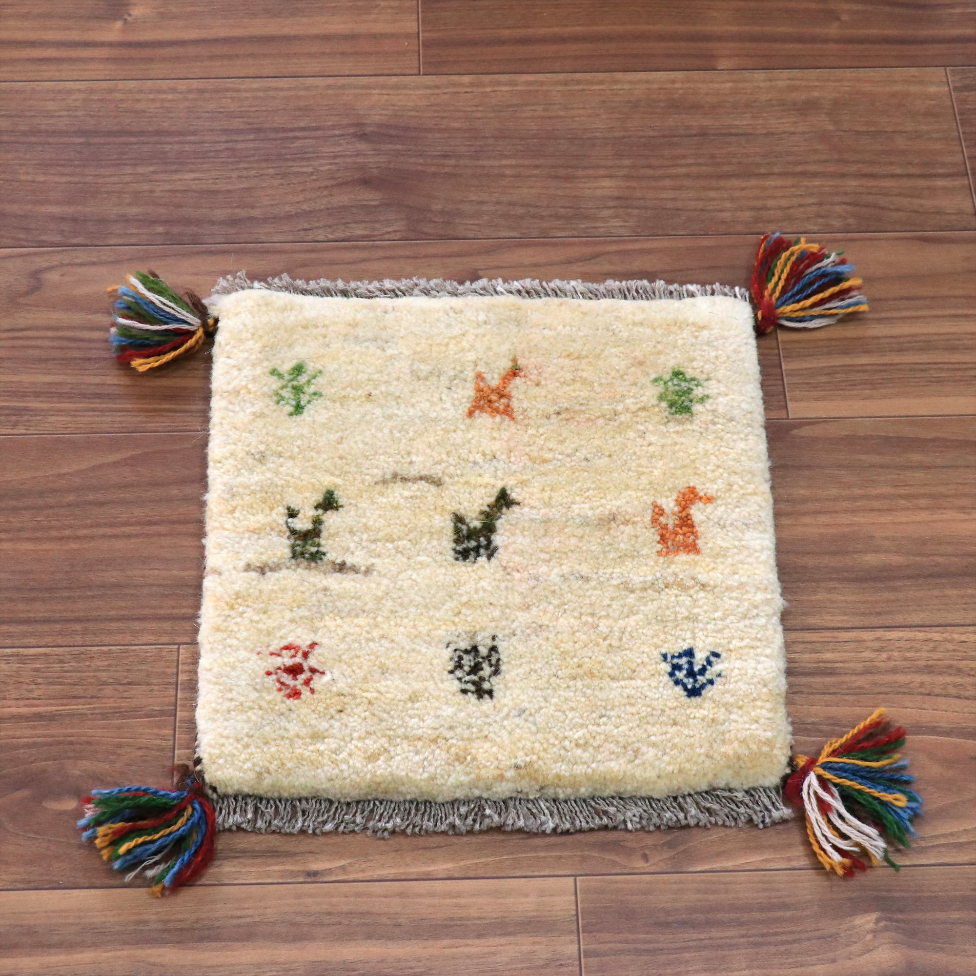 ギャッベ イランの手織り 小さなラグ 34x35cm