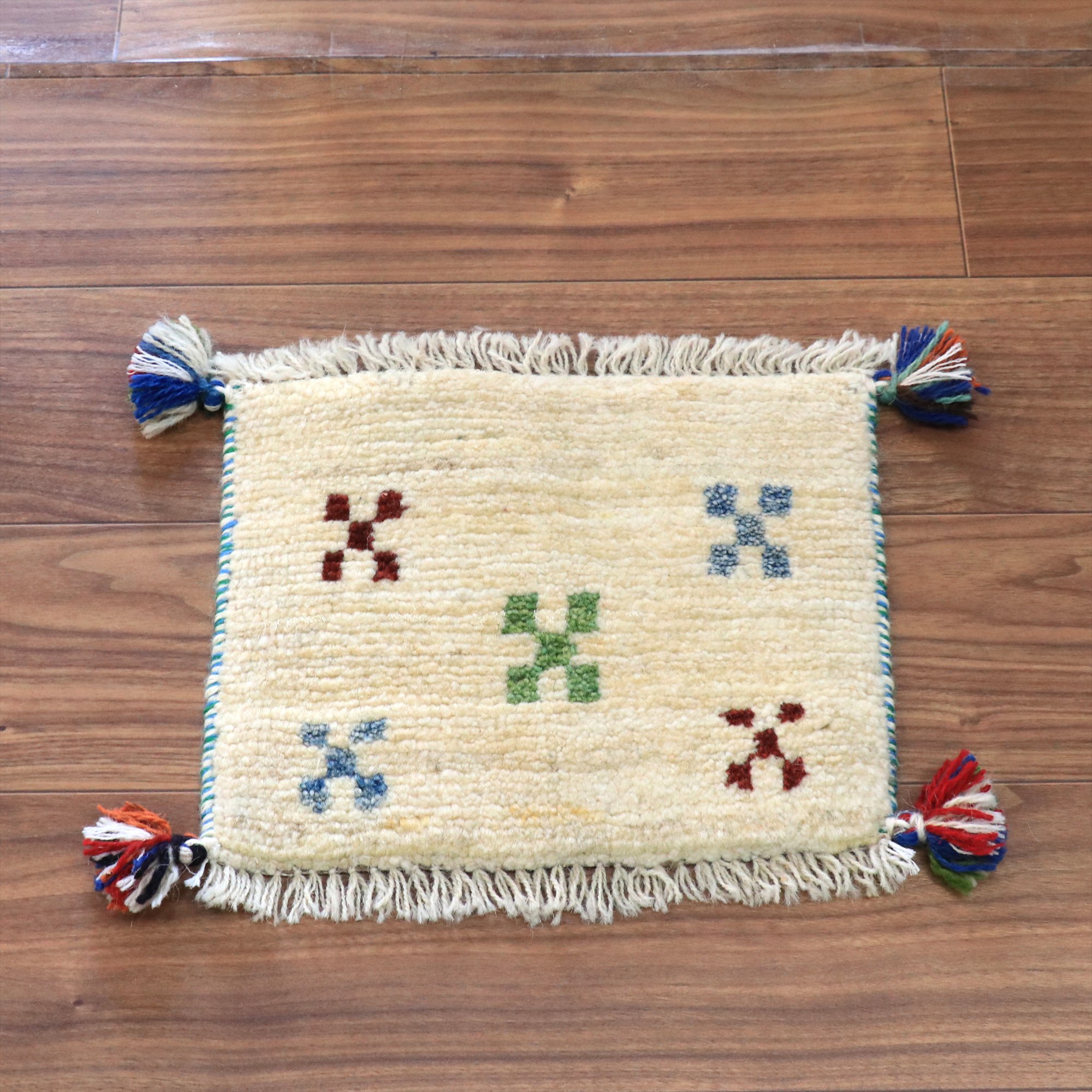 ギャッベ イランの手織り 小さなラグ 28x34cm