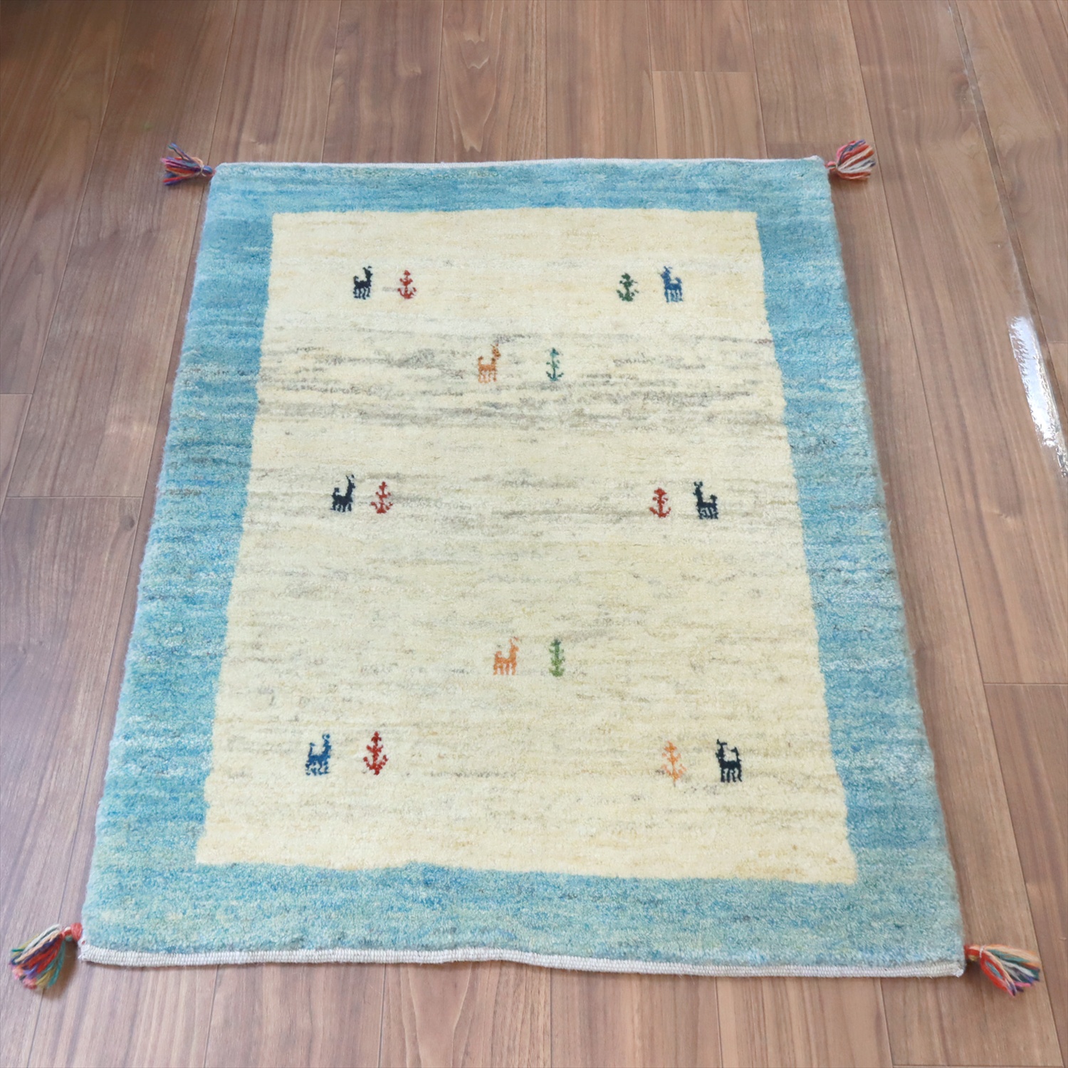 ギャッベ イラン 手織りラグ 112x82cm ナチュラルアイボリー　水色