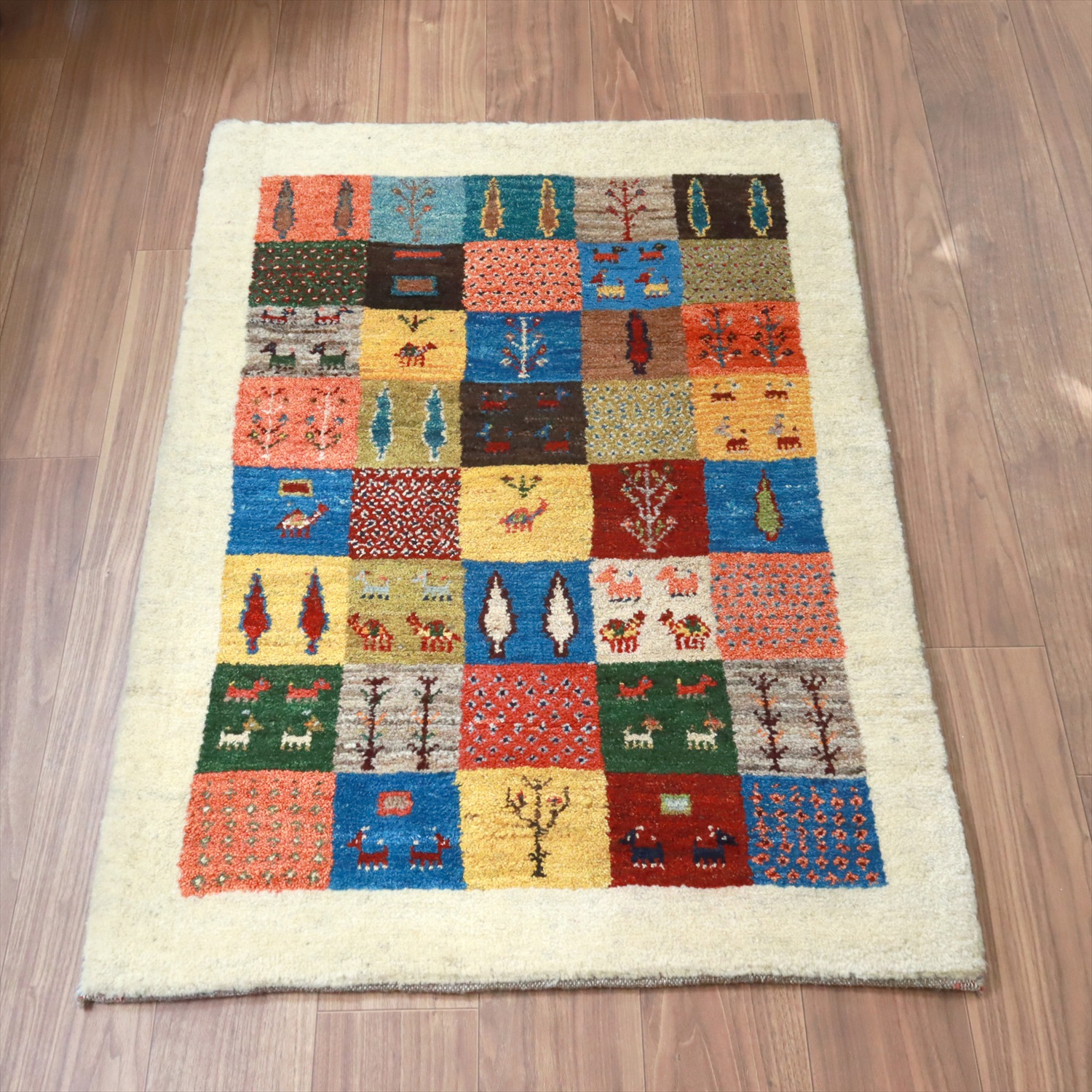 ギャッベ イラン 手織りラグ 120x85cm Gabbeh Nomad カラフルなモザイクのようなタイルデザイン