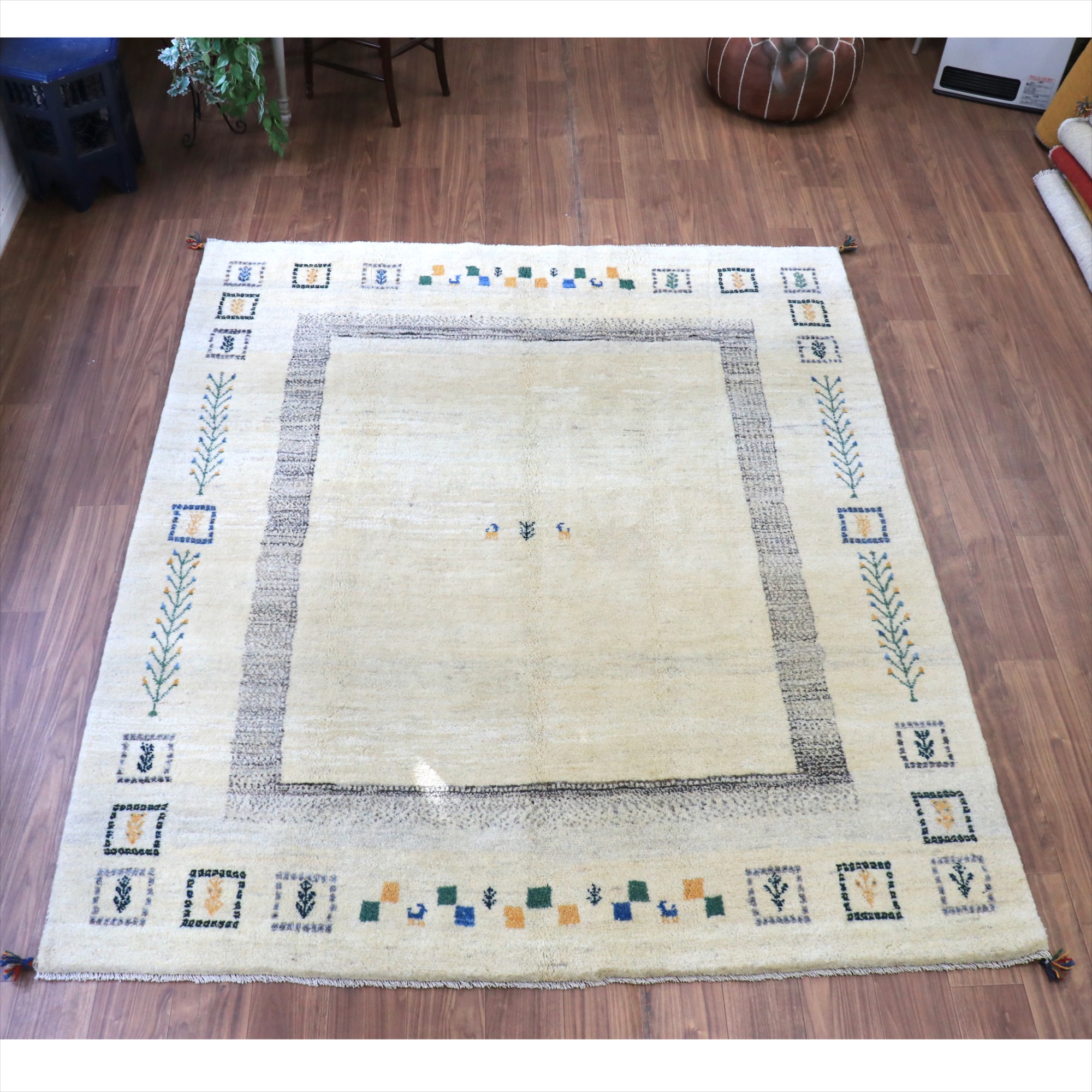 ギャッベ 遊牧民の手織りラグ 234x200cm ナチュラルアイボリー イラン産