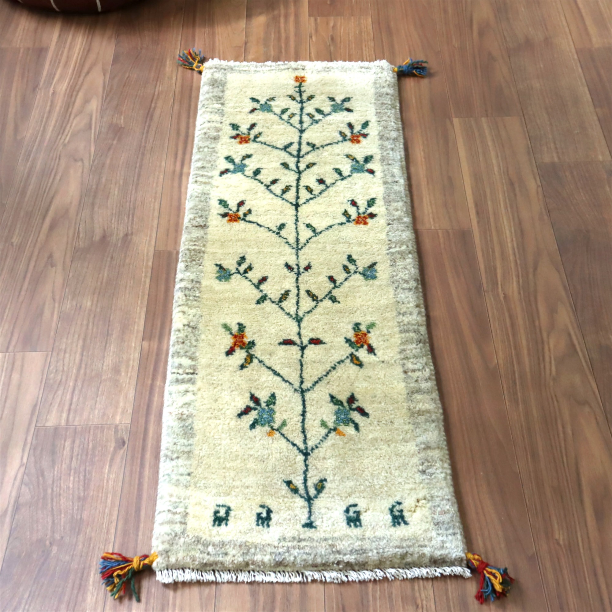 ギャッベ イラン 手織り　ミニランナー 122x45cm アイボリー グレー　花をつけた生命の木