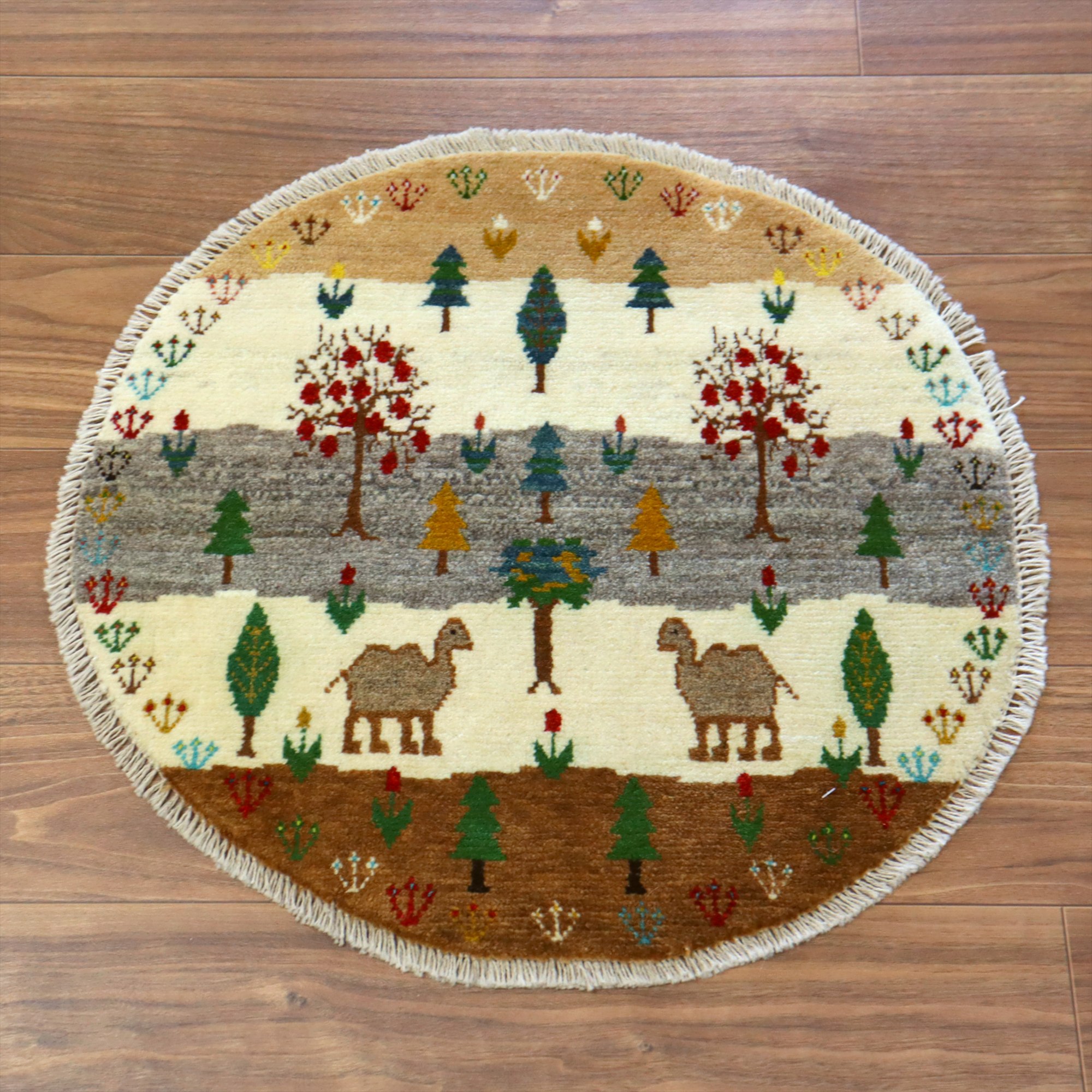 ギャッベ　円形　風景のギャッベ 60x60cm ラクダとザクロの木
