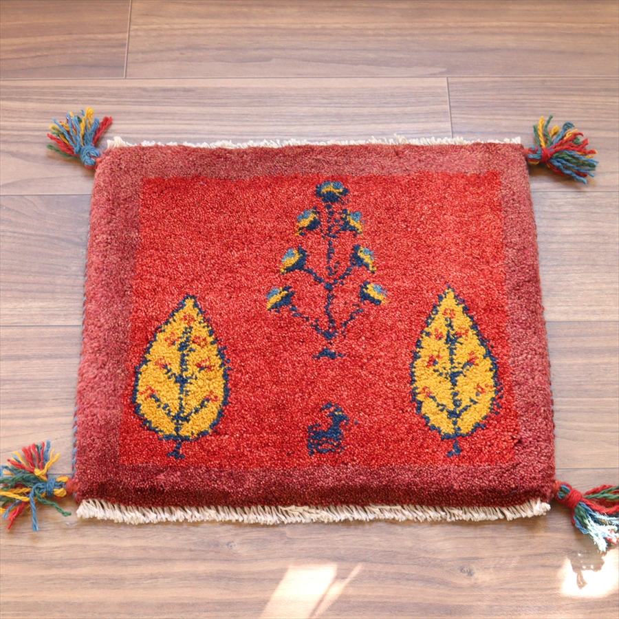 ギャッベ イラン産手織り 座布団サイズ 39x43cm レッド　木の葉のような生命の木