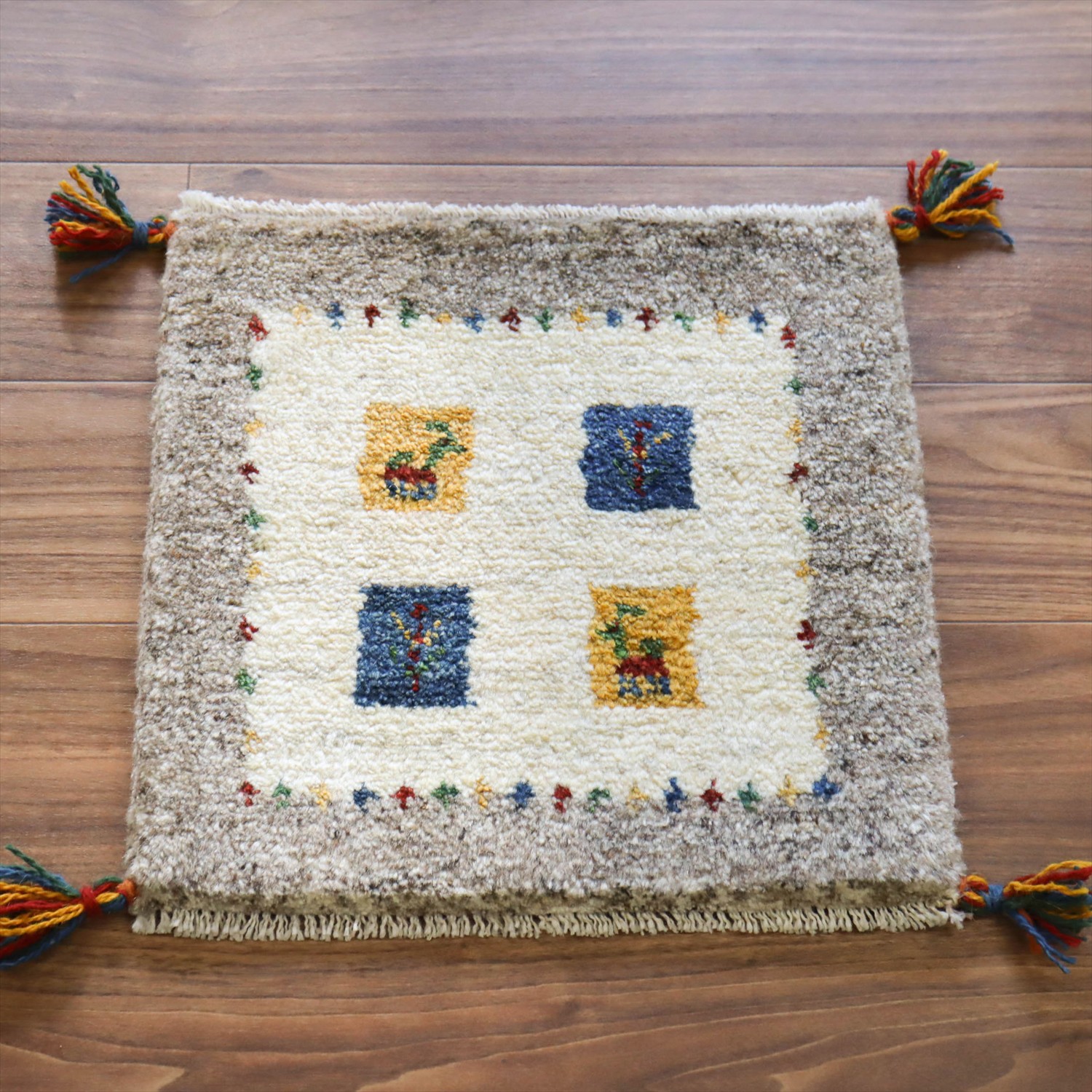 ギャッベ イラン産手織り 座布団サイズ 42x42cm ナチュラルアイボリー　グレー