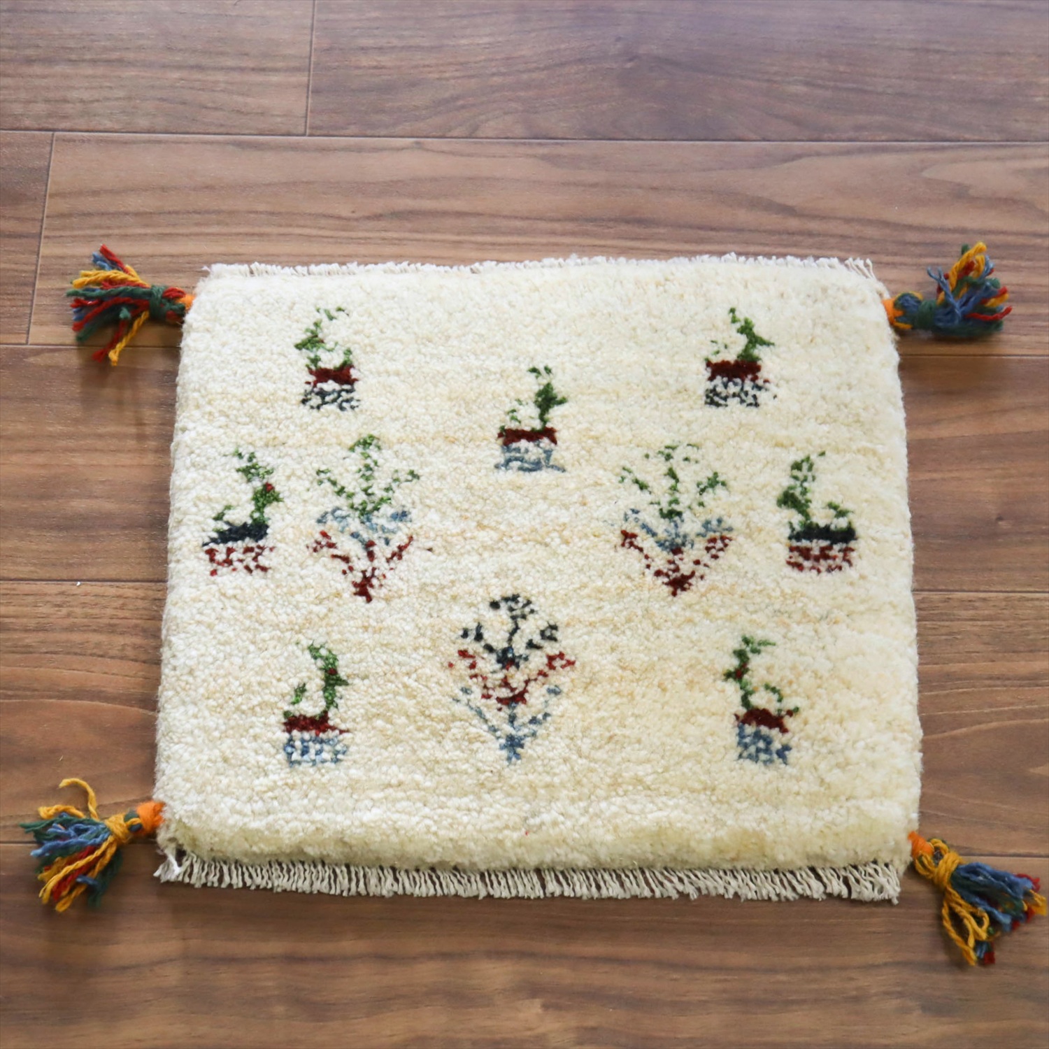 ギャッベ イラン産手織り 座布団サイズ 37x40cm ナチュラルアイボリー