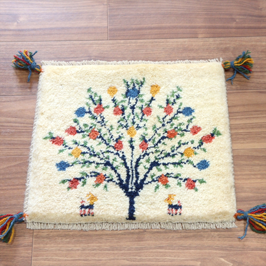 ギャッベ イラン産手織り 座布団サイズ 38x43cm ナチュラルアイボリー　花をつけた生命の木