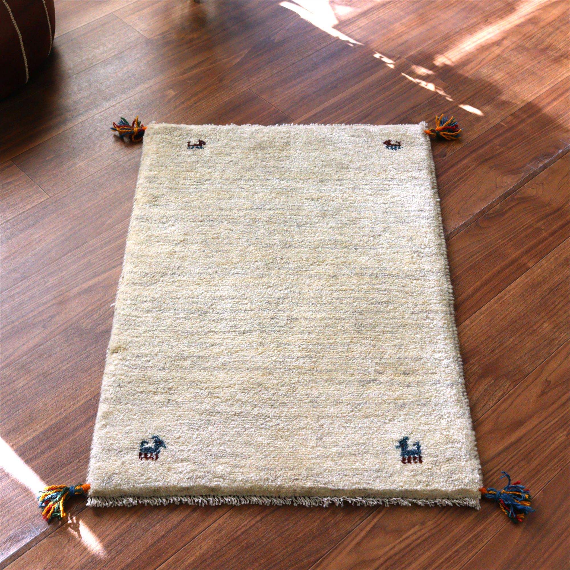 ギャッベ イラン産手織りラグ 88x60cm シンプルモチーフ アイボリー