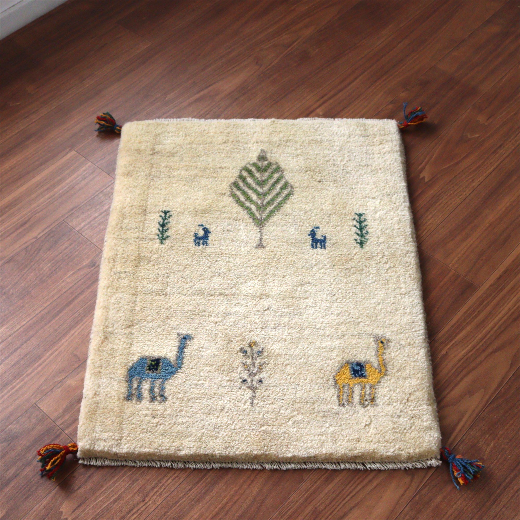 ギャッベ イラン産手織りラグ 85x63cm 動物と植物 アイボリー