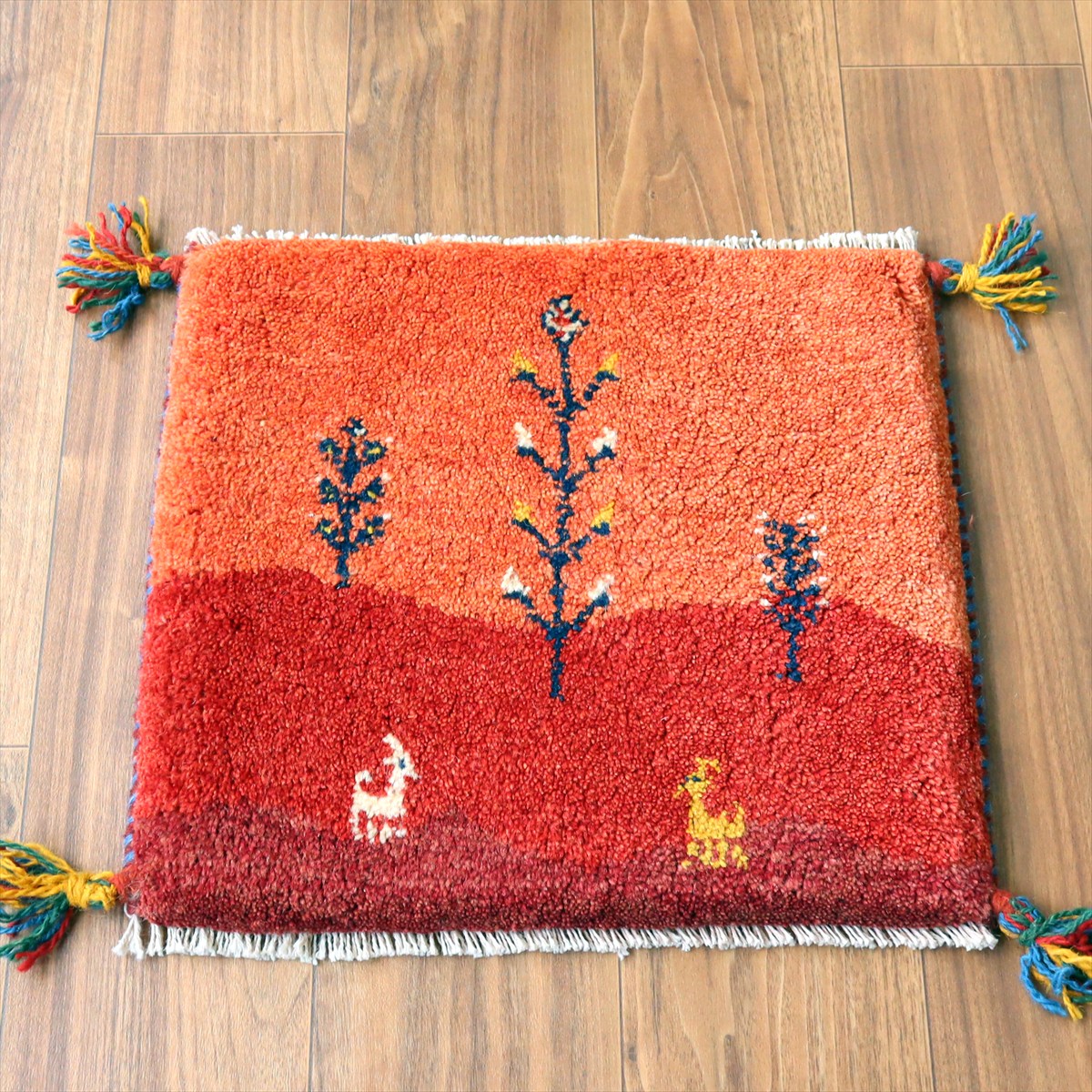 ギャッベ イラン産手織り 座布団サイズ 40×44cm レッド 生命の樹と動物 風景画