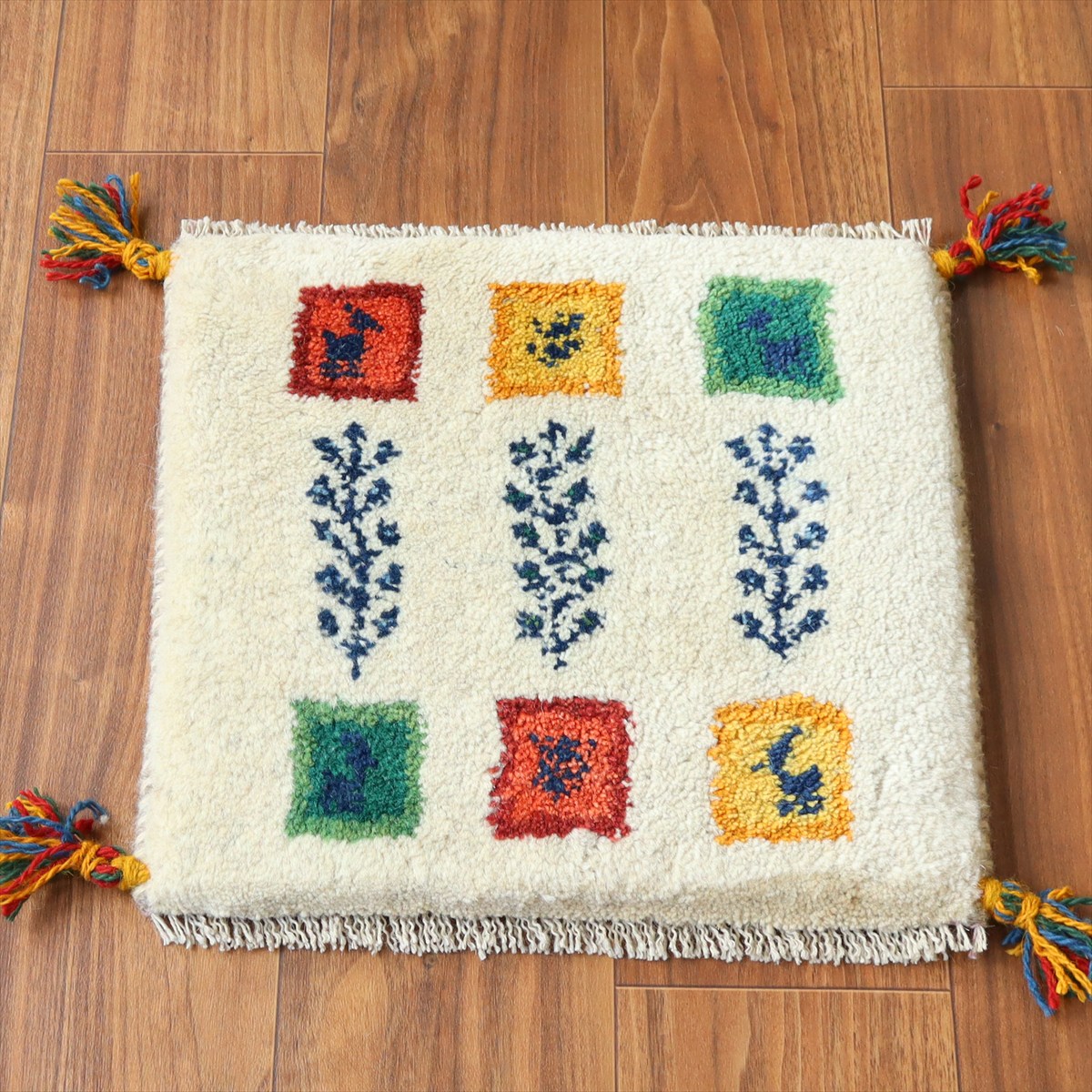 ギャッベ イラン産手織り 座布団サイズ 38×40cm ナチュラルアイボリー 動物と連なる生命の樹