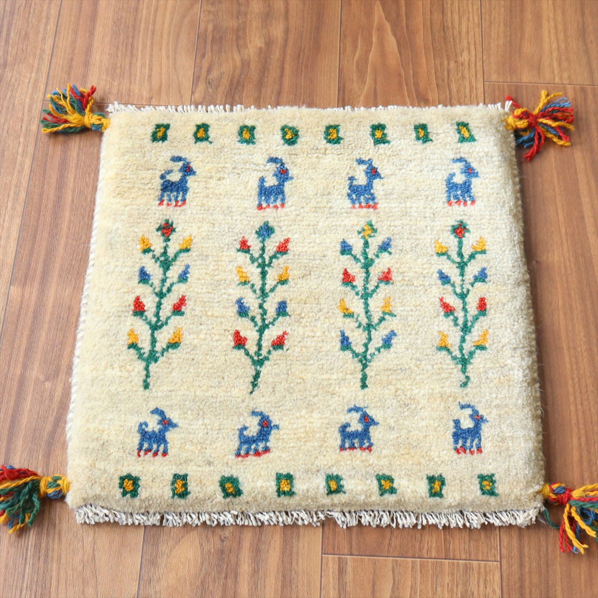 ギャッベ イラン産手織り 座布団サイズ 42×42cm ナチュラルアイボリー 動物と連なるカラフルな生命の樹