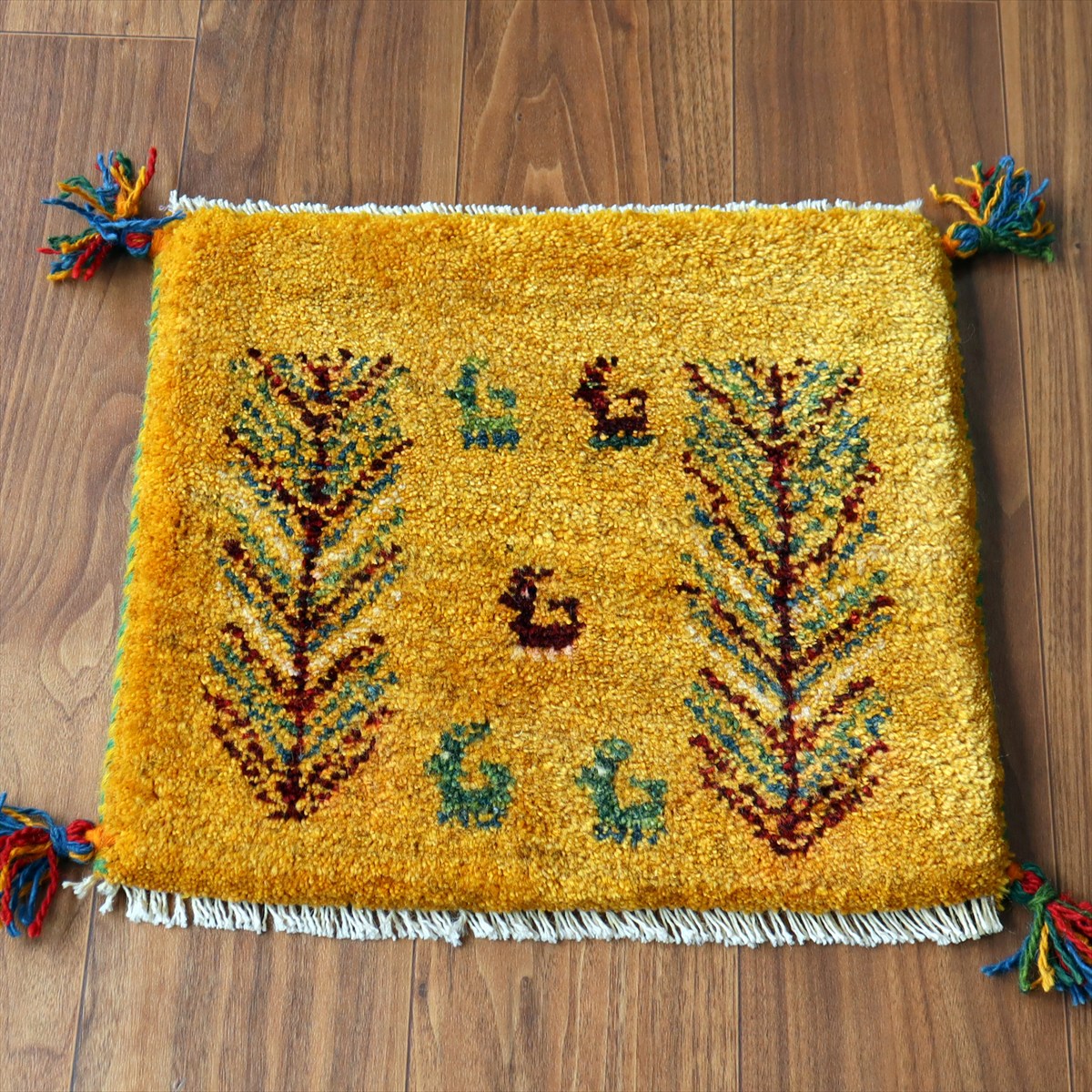 ギャッベ イラン産手織り 座布団サイズ 39×43cm イエローオレンジ 動物と連なる生命の樹
